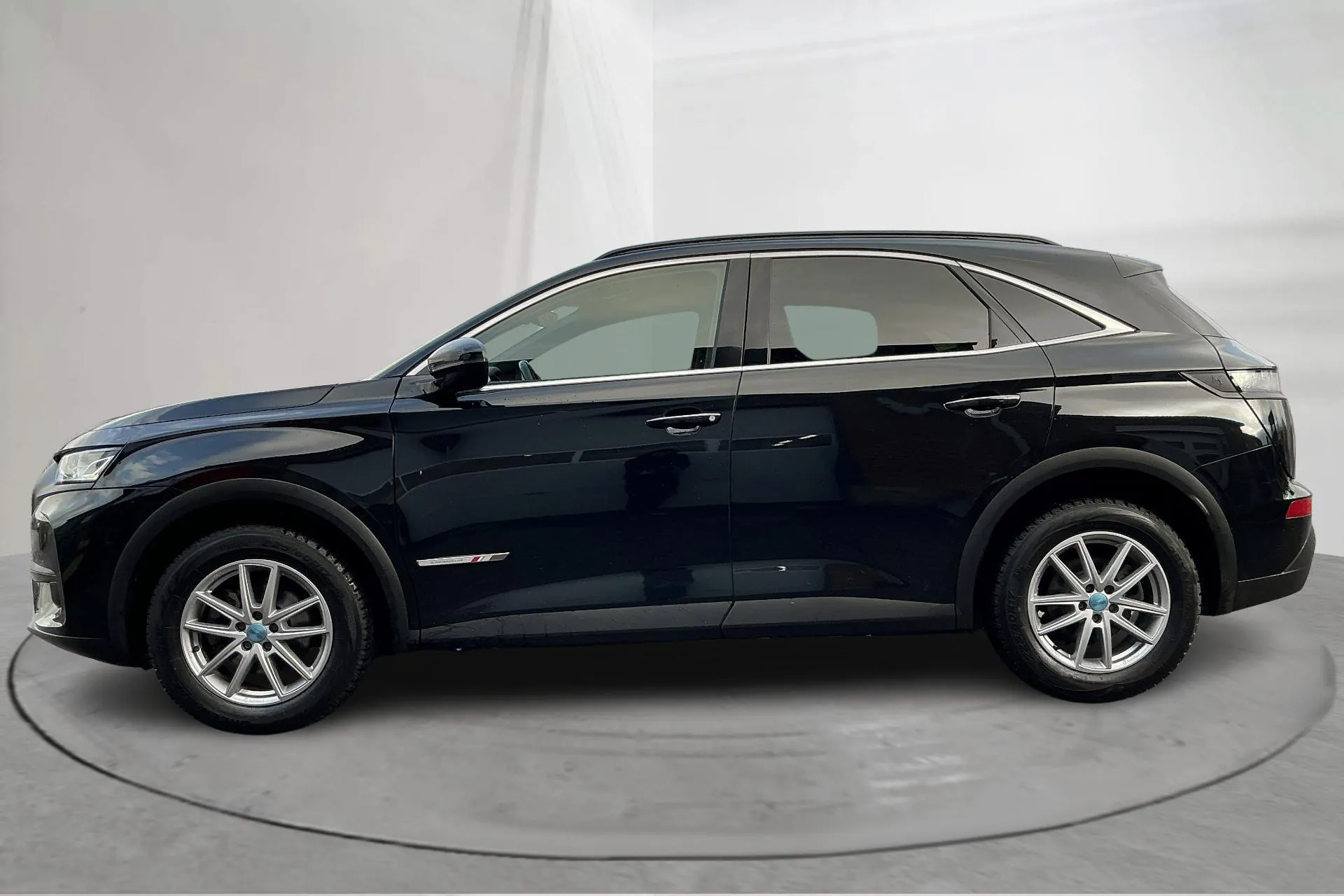 Presentationsfoto 2 av 15: DS DS7 Crossback PureTech (180hk) - 7 434 mil - Automat - svart - 2023