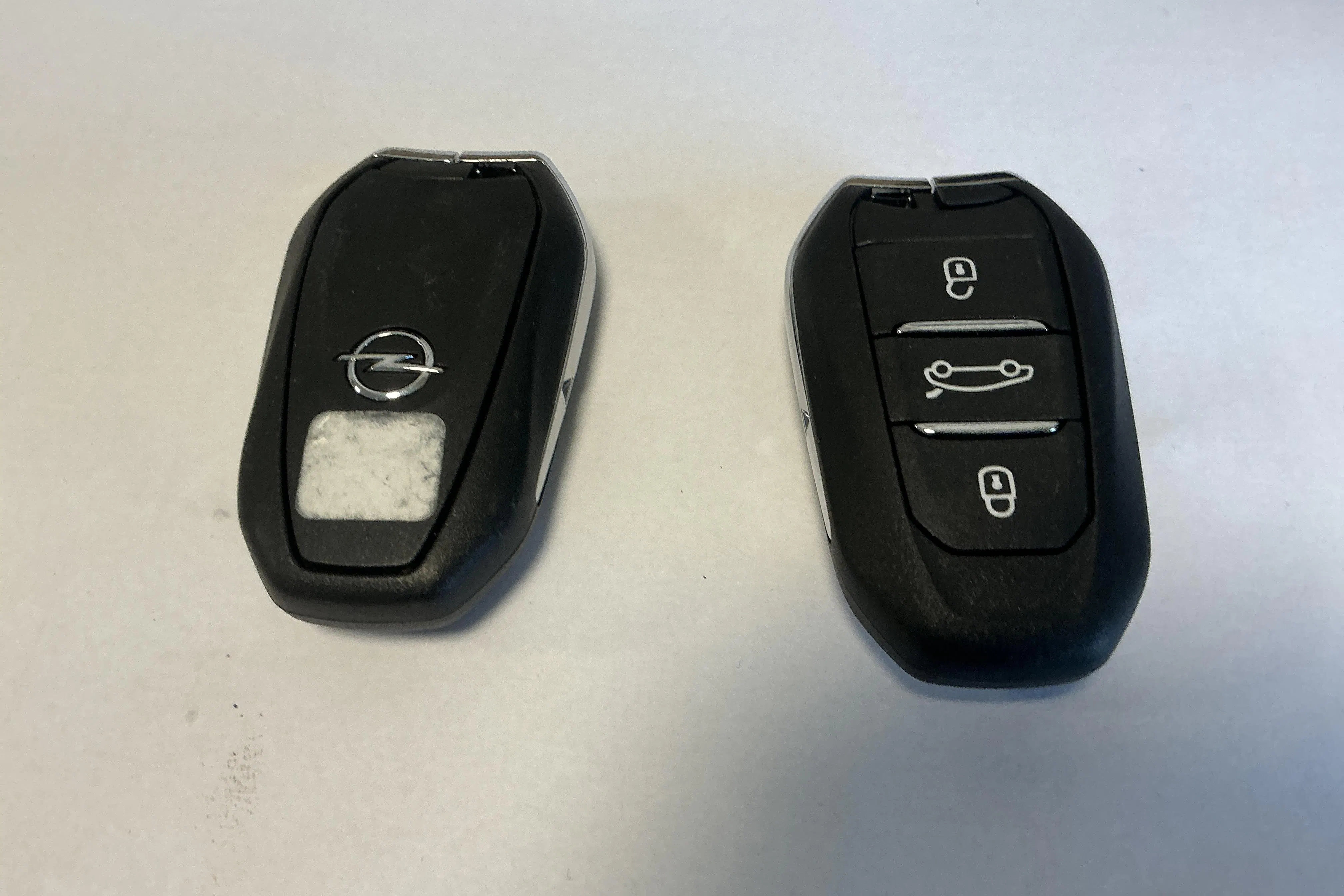 Presentation photo 16 of 16: Opel Mokka-e (136hk) - 31 360 km - Automatic - gray - 2022