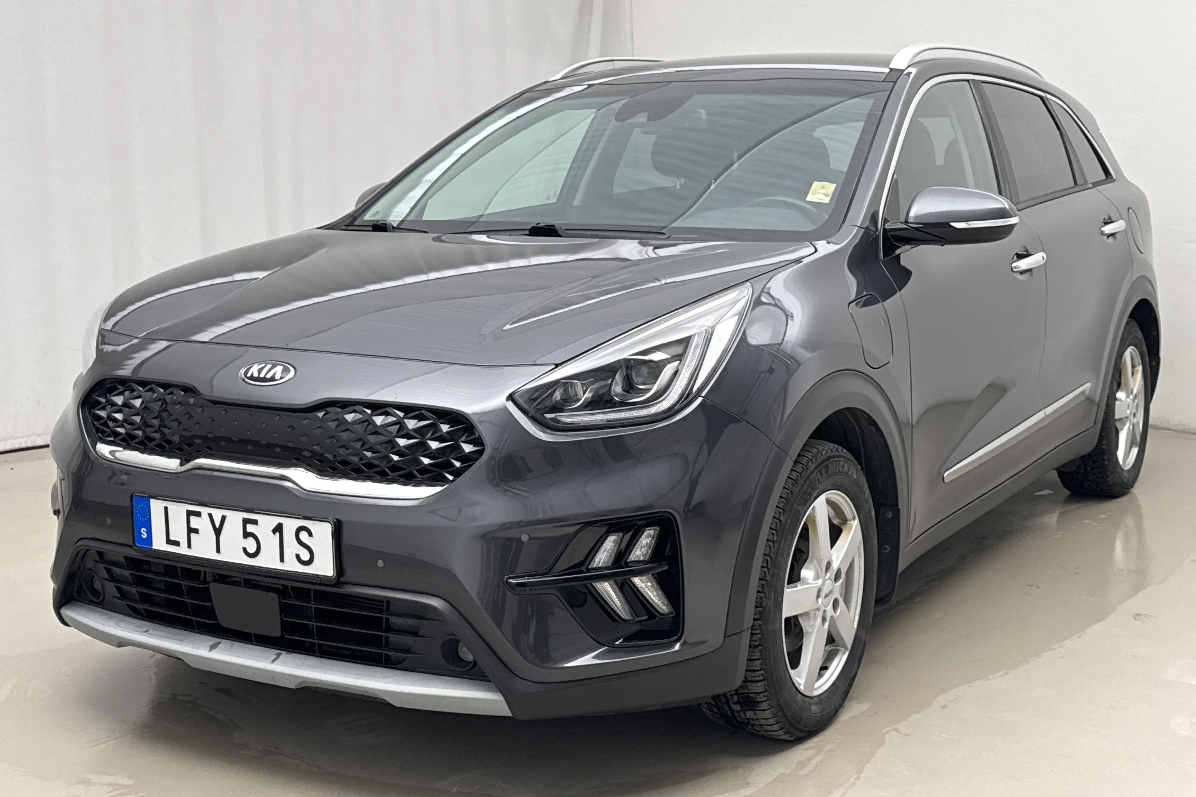 Presentation photo 1 of 20: KIA Niro Plug-in Hybrid 1.6 (141hk) - 131 970 km - Automatic - gray - 2020