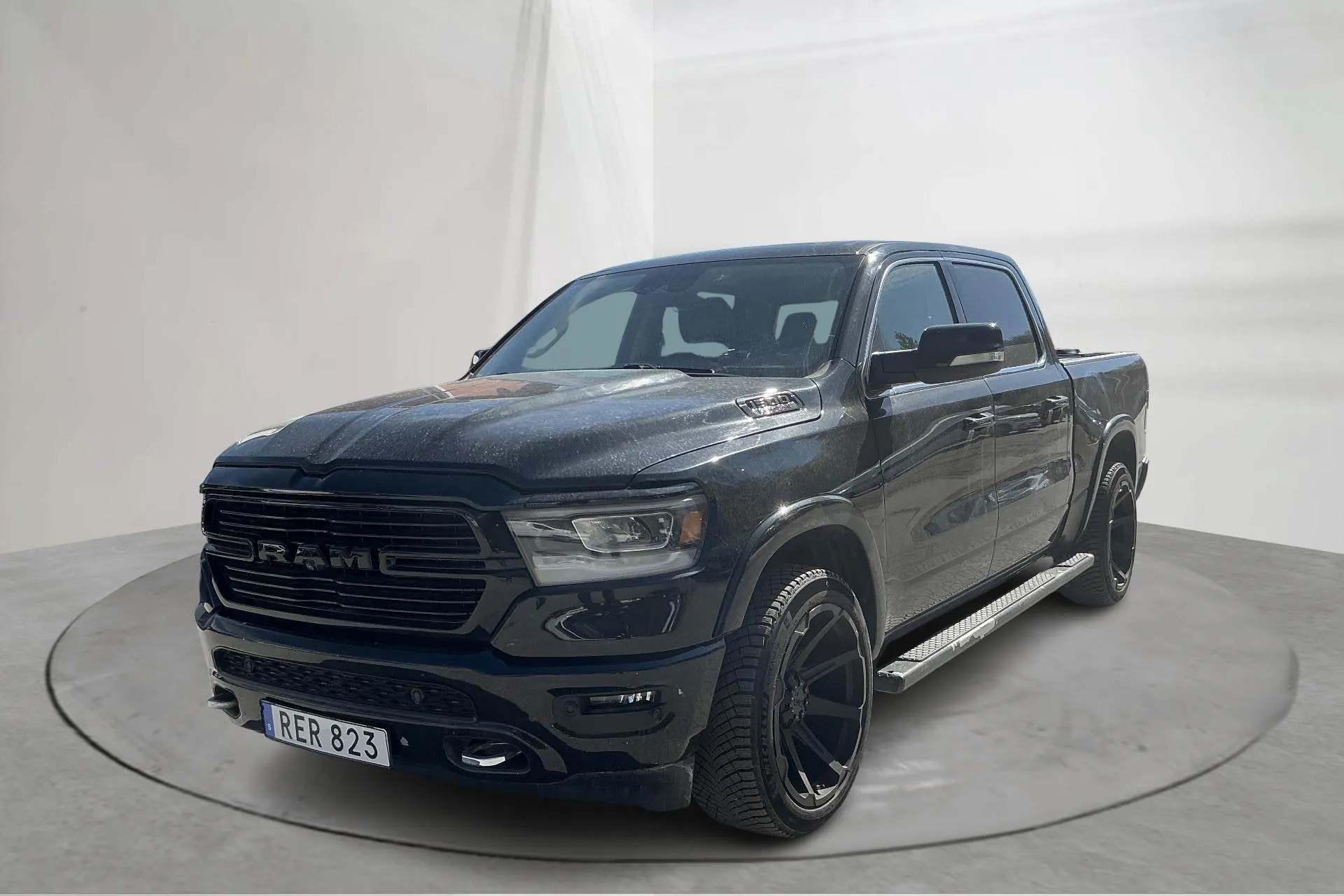 Presentationsfoto 1 av 13: Dodge RAM 1500 5.7 4WD (401hk) - 13 884 mil - Automat - svart - 2019