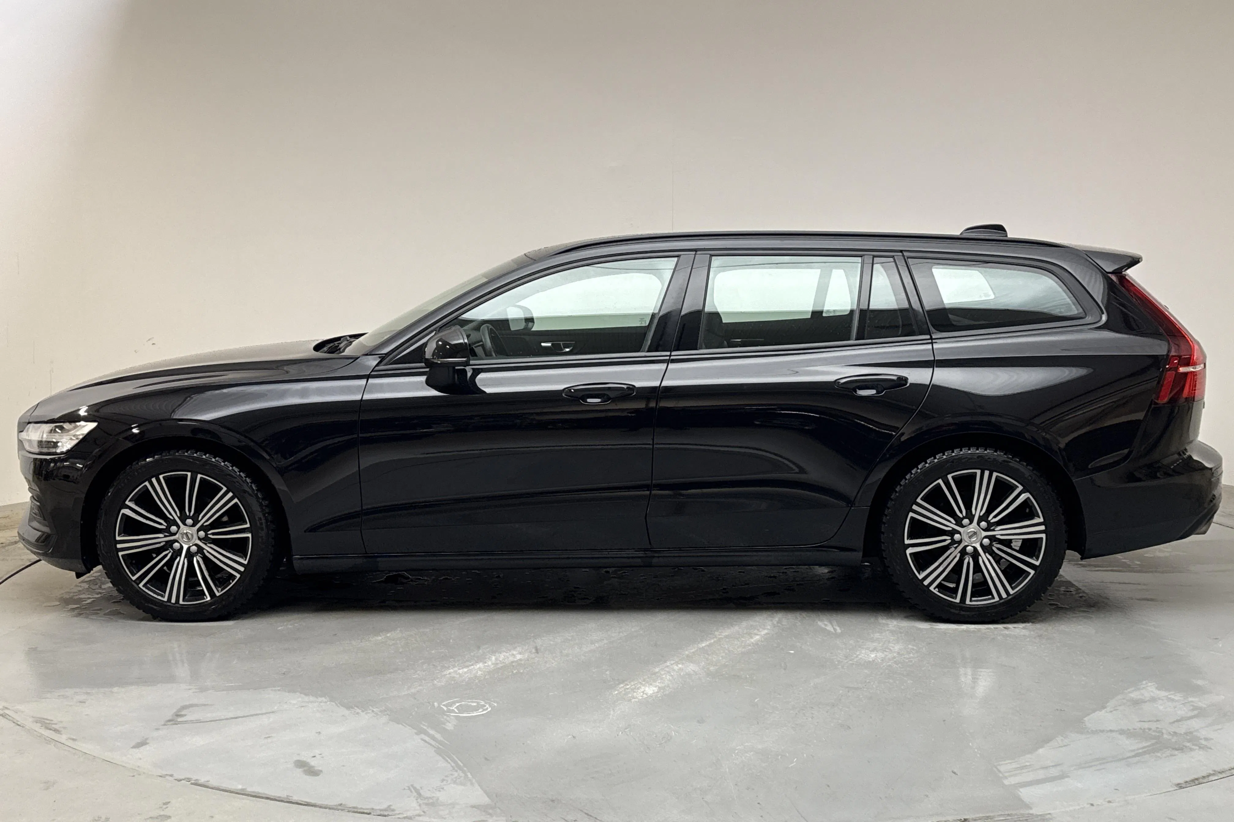 Presentation photo 2 of 14: Volvo V60 T4 (190hk) - 78 970 km - Automatic - black - 2020