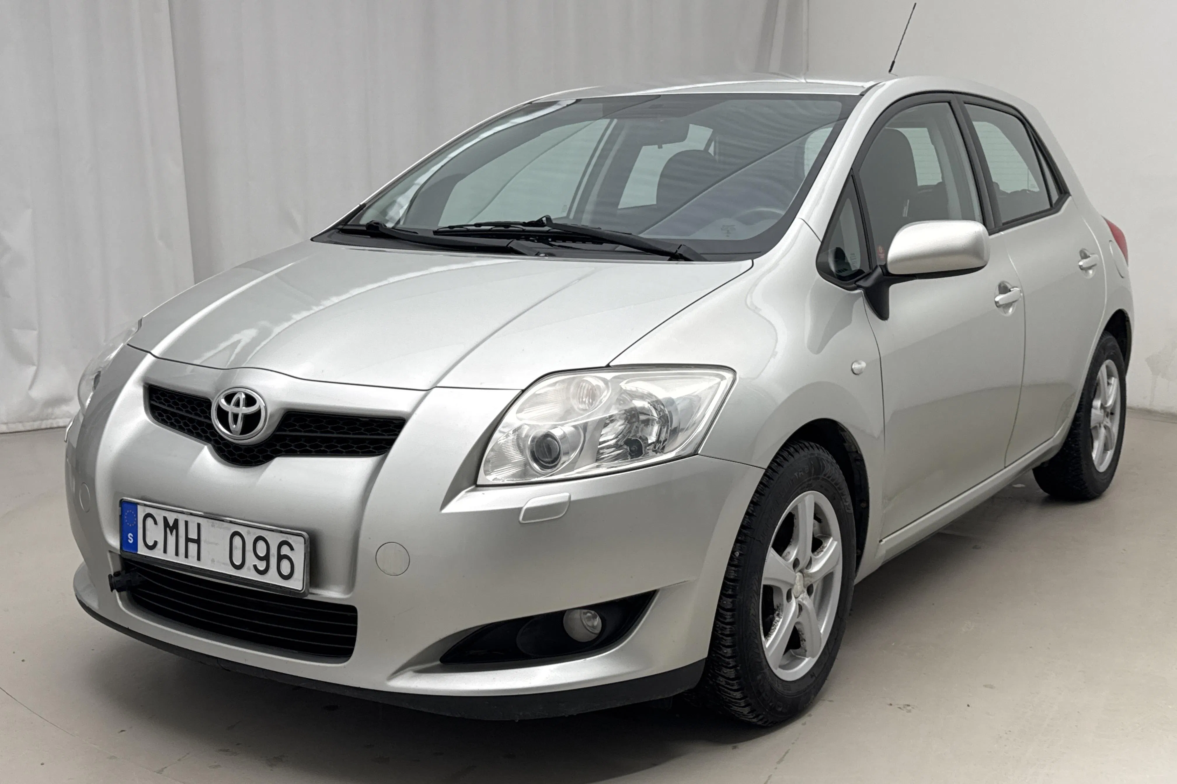 Presentationsfoto 1 av 14: Toyota Auris 1.4 D-4D 5dr (90hk) - 17 063 mil - Manuell - silver - 2008