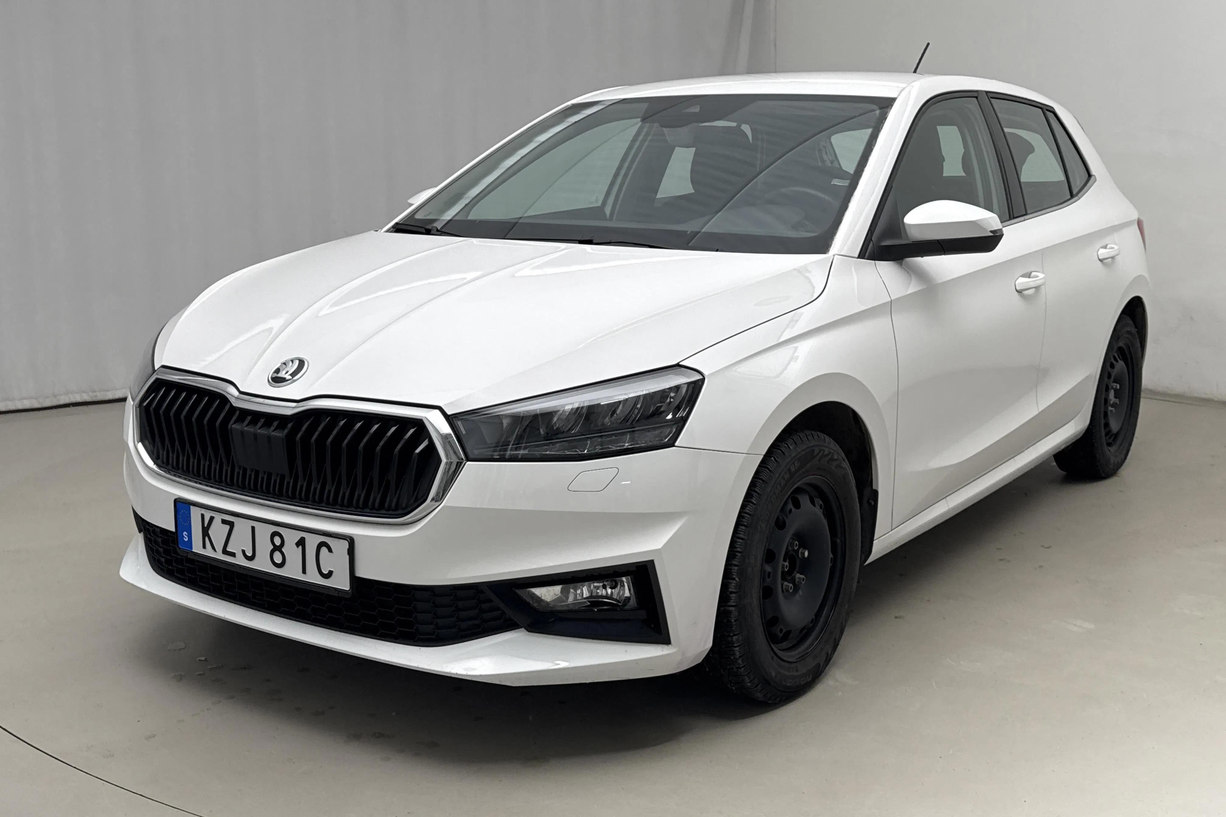 Presentationsfoto 1 av 16: Skoda Fabia 1.0 TSI (110hk) - 1 025 mil - Automat - vit - 2022