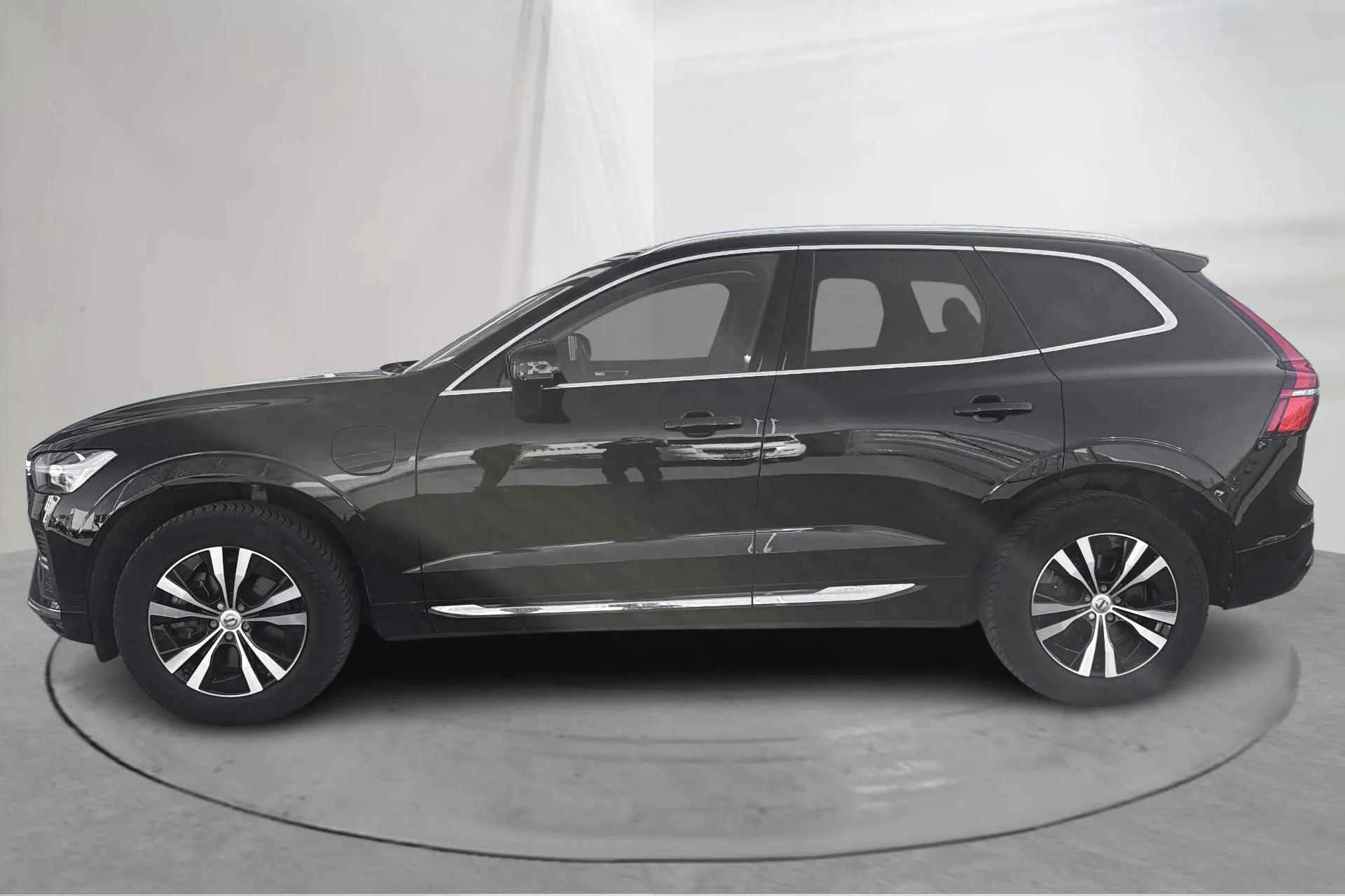 Presentationsfoto 2 av 19: Volvo XC60 T6 AWD Recharge (350hk) - 11 359 mil - Automat - svart - 2023