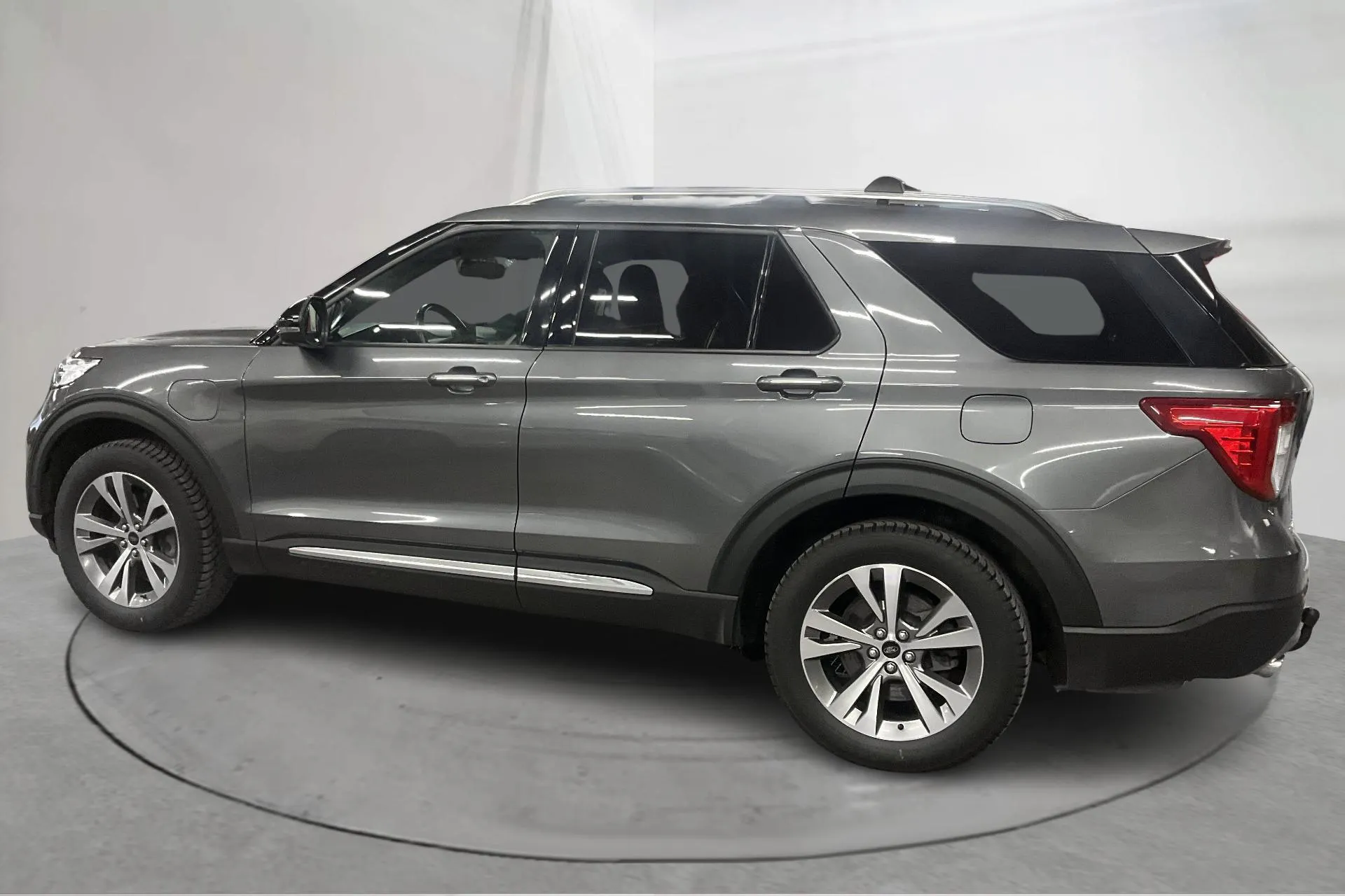 Presentationsfoto 2 av 20: Ford Explorer 3.0T EcoBoost (457hk) - 15 904 mil - Automat - grå - 2021