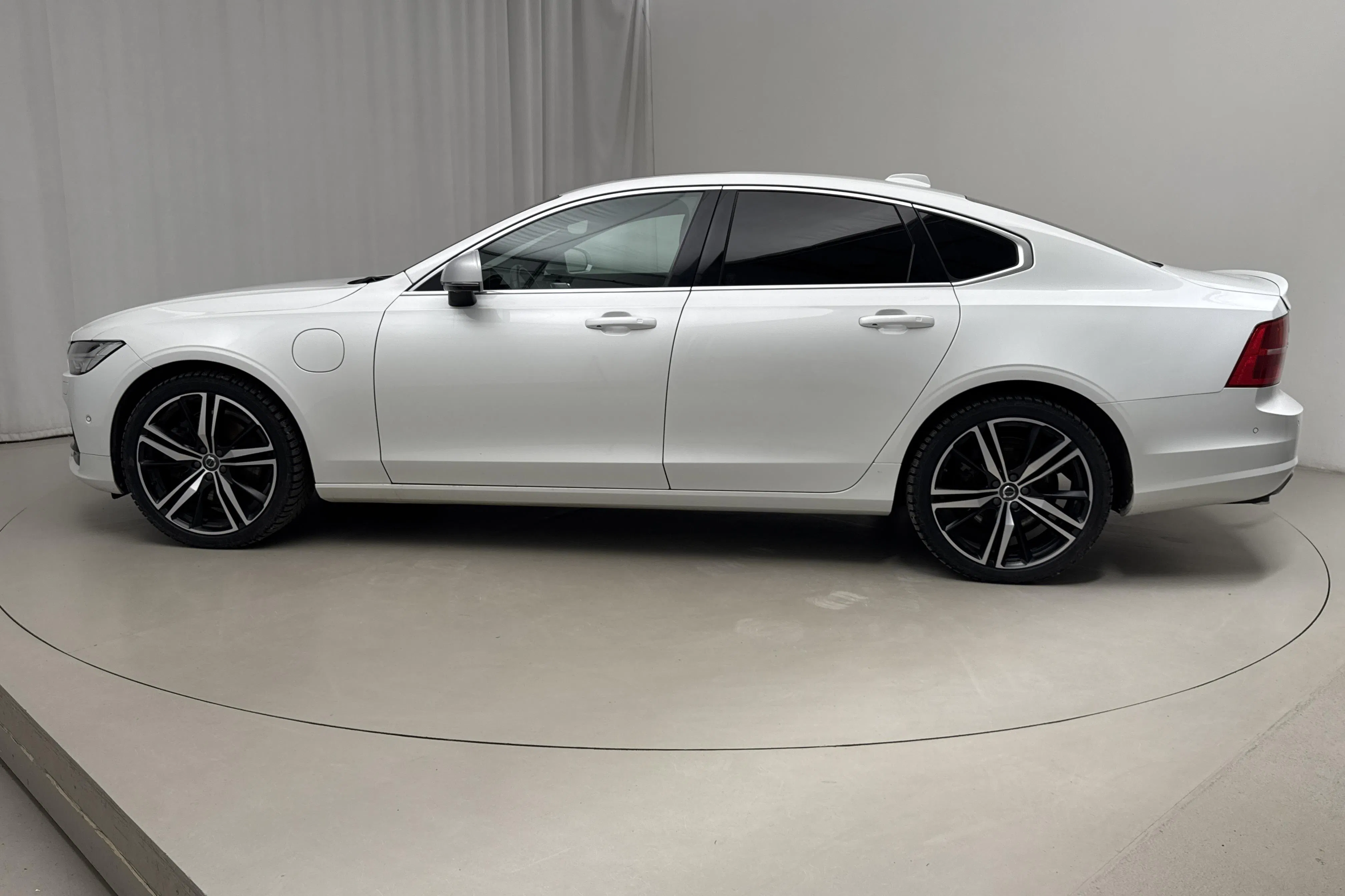 Presentation photo 2 of 33: Volvo S90 T8 AWD Twin Engine (407hk) - 135 950 km - Automatic - white - 2018