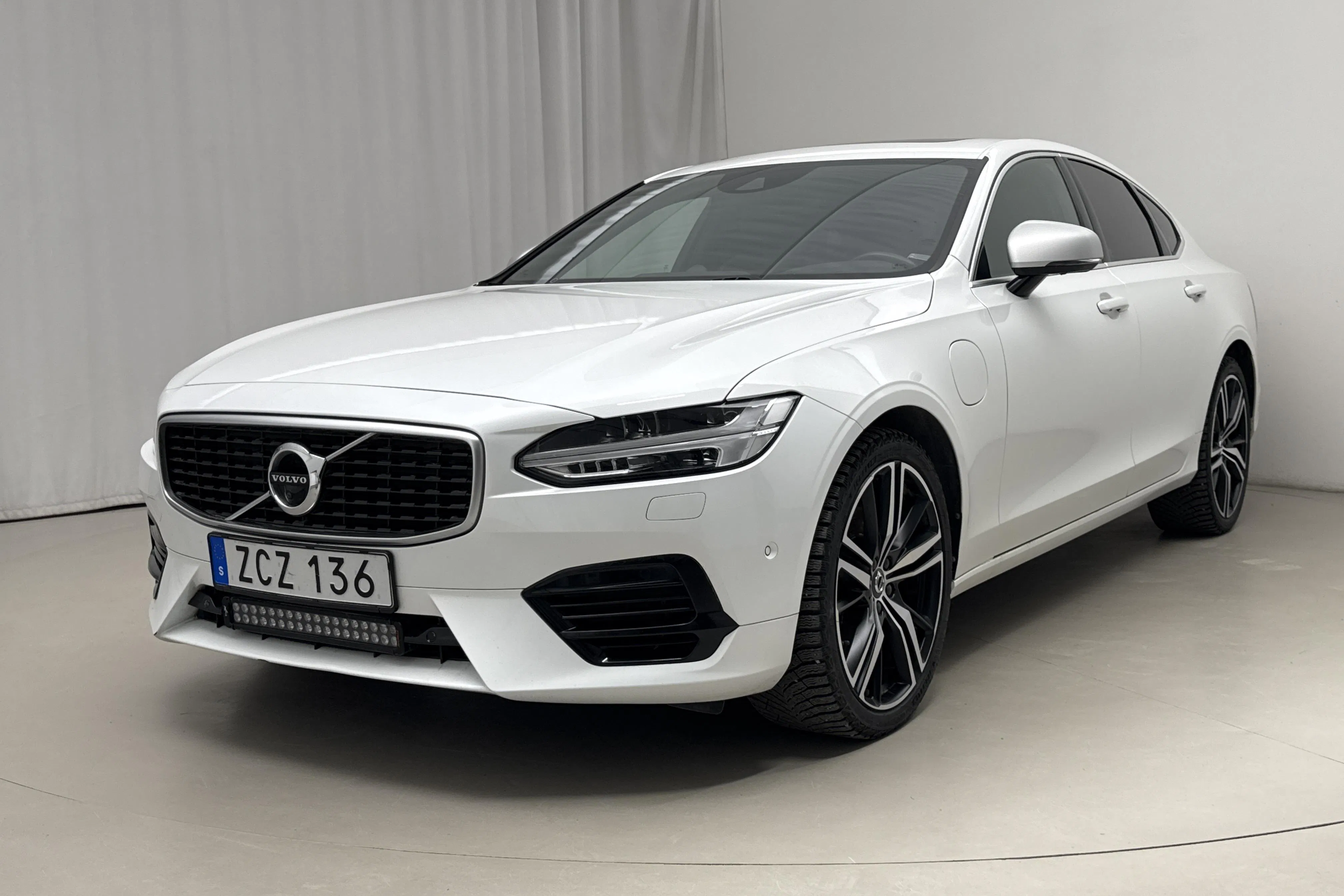 Presentation photo 1 of 33: Volvo S90 T8 AWD Twin Engine (407hk) - 135 950 km - Automatic - white - 2018