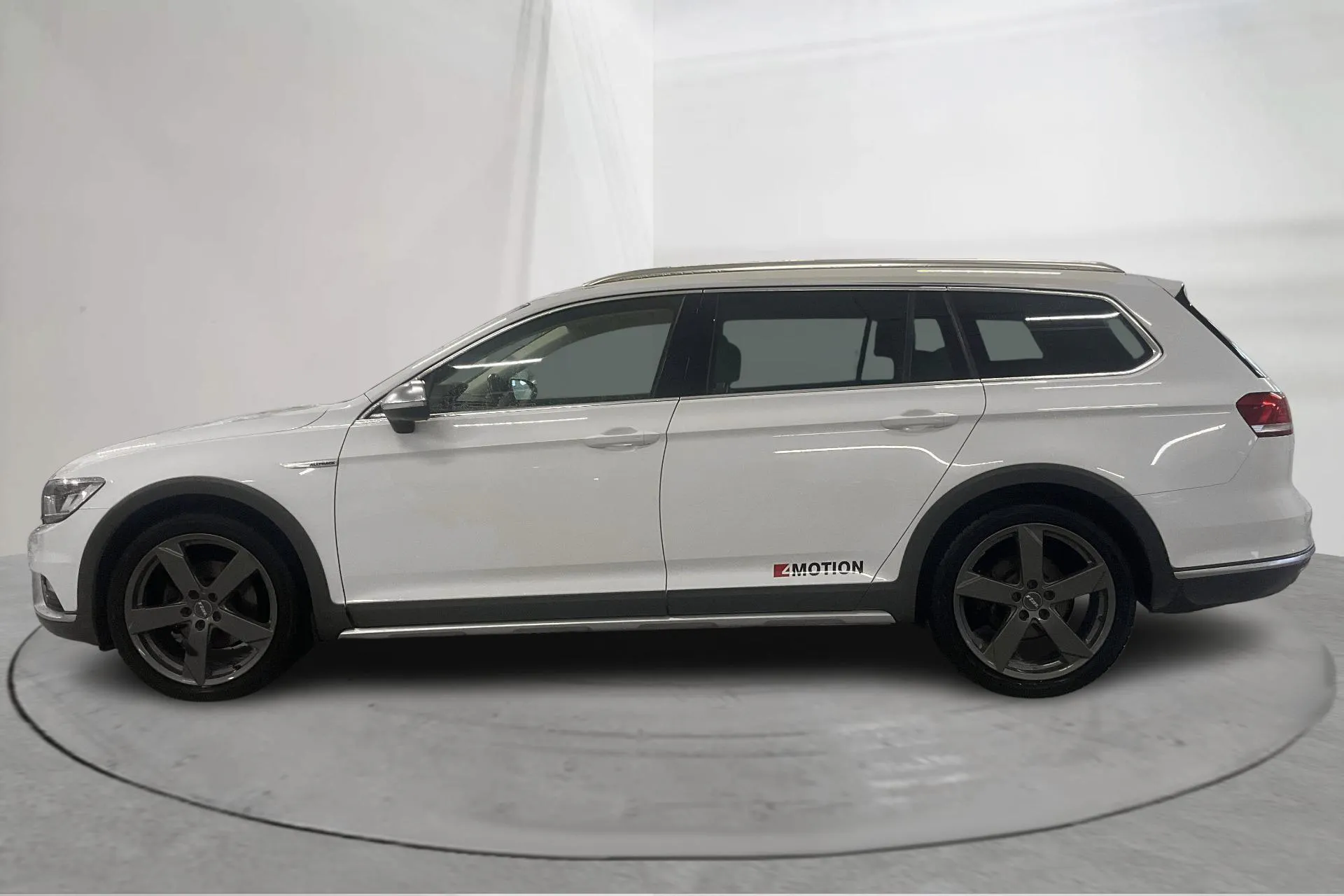 Presentation photo 2 of 31: VW Passat Alltrack 2.0 TDI 4MOTION (190hk) - 153 250 km - Automatic - white - 2019