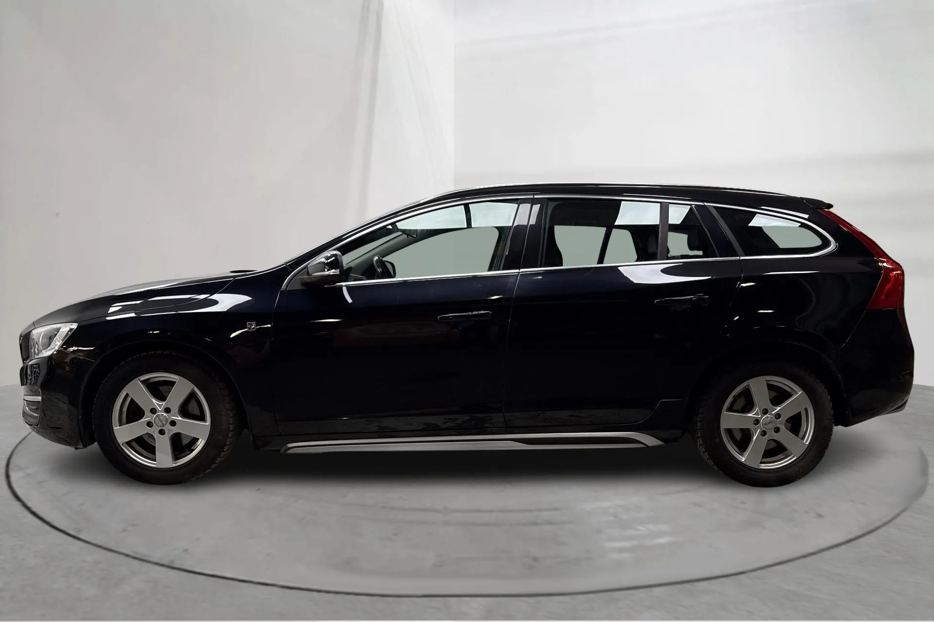 Presentation photo 2 of 15: Volvo V60 D4 (181hk) - 187 520 km - Automatic - black - 2015