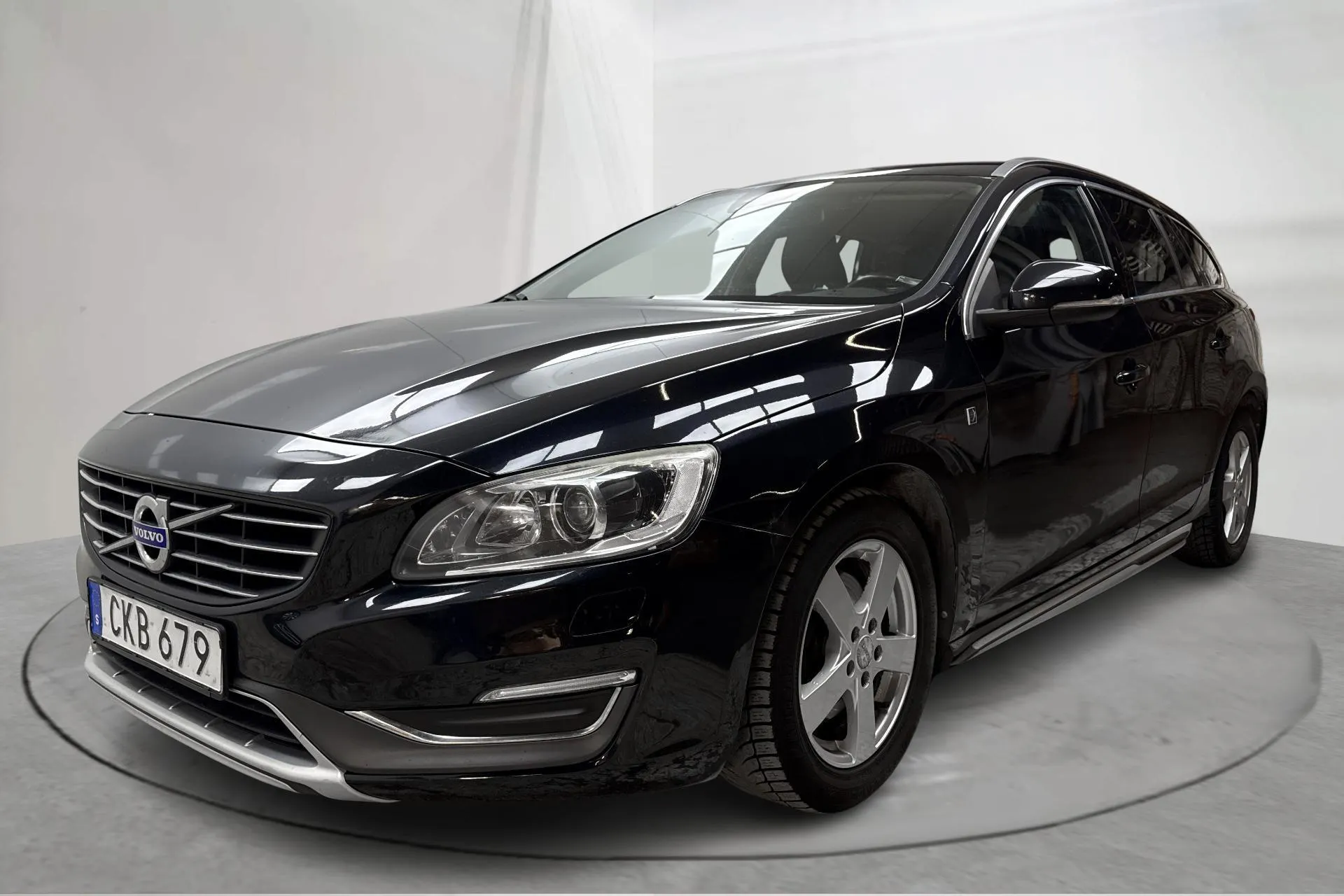 Presentation photo 1 of 15: Volvo V60 D4 (181hk) - 187 520 km - Automatic - black - 2015
