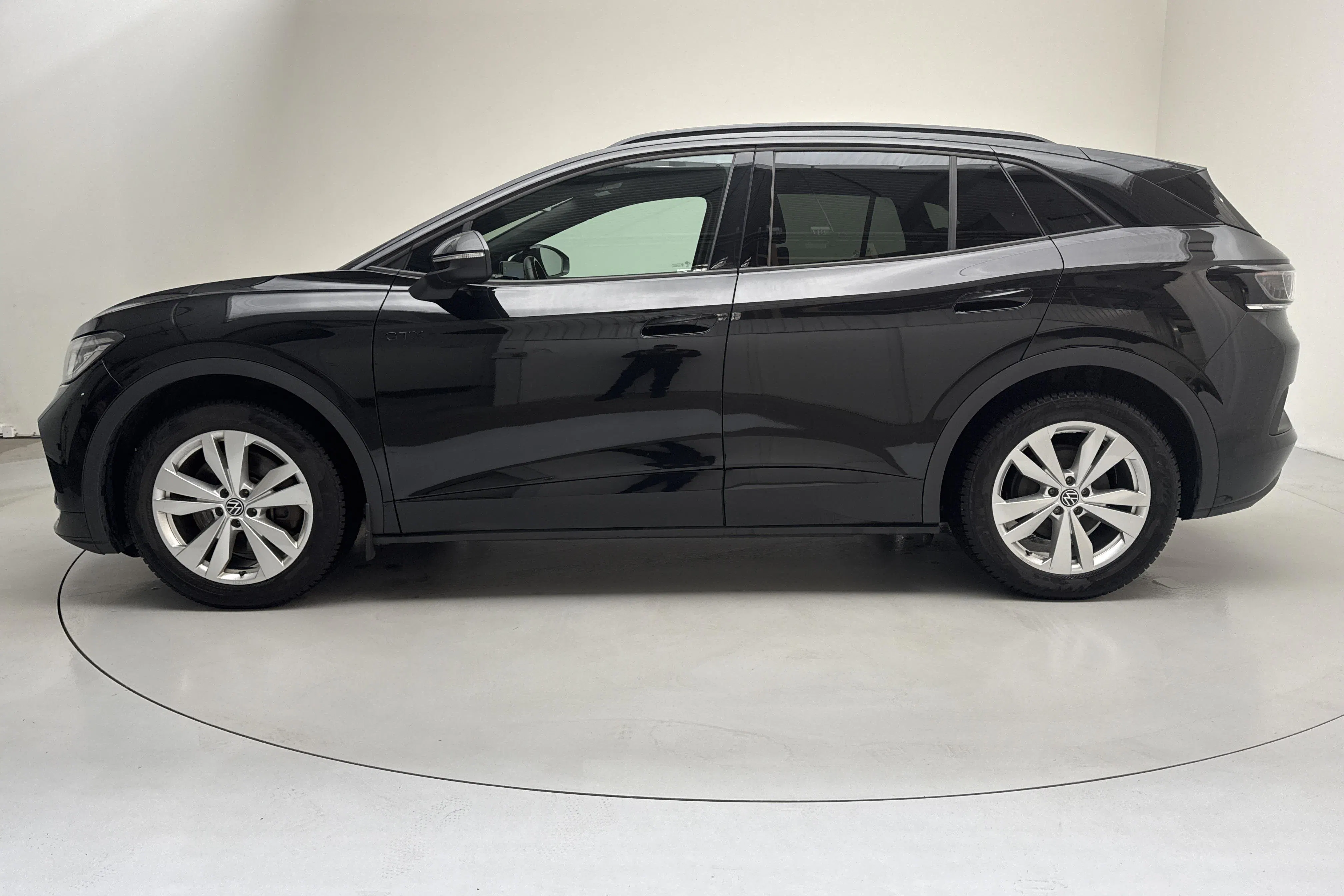 Presentationsfoto 2 av 17: VW ID.4 GTX 77kWh AWD (299hk) - 6 040 mil - Automat - svart - 2023