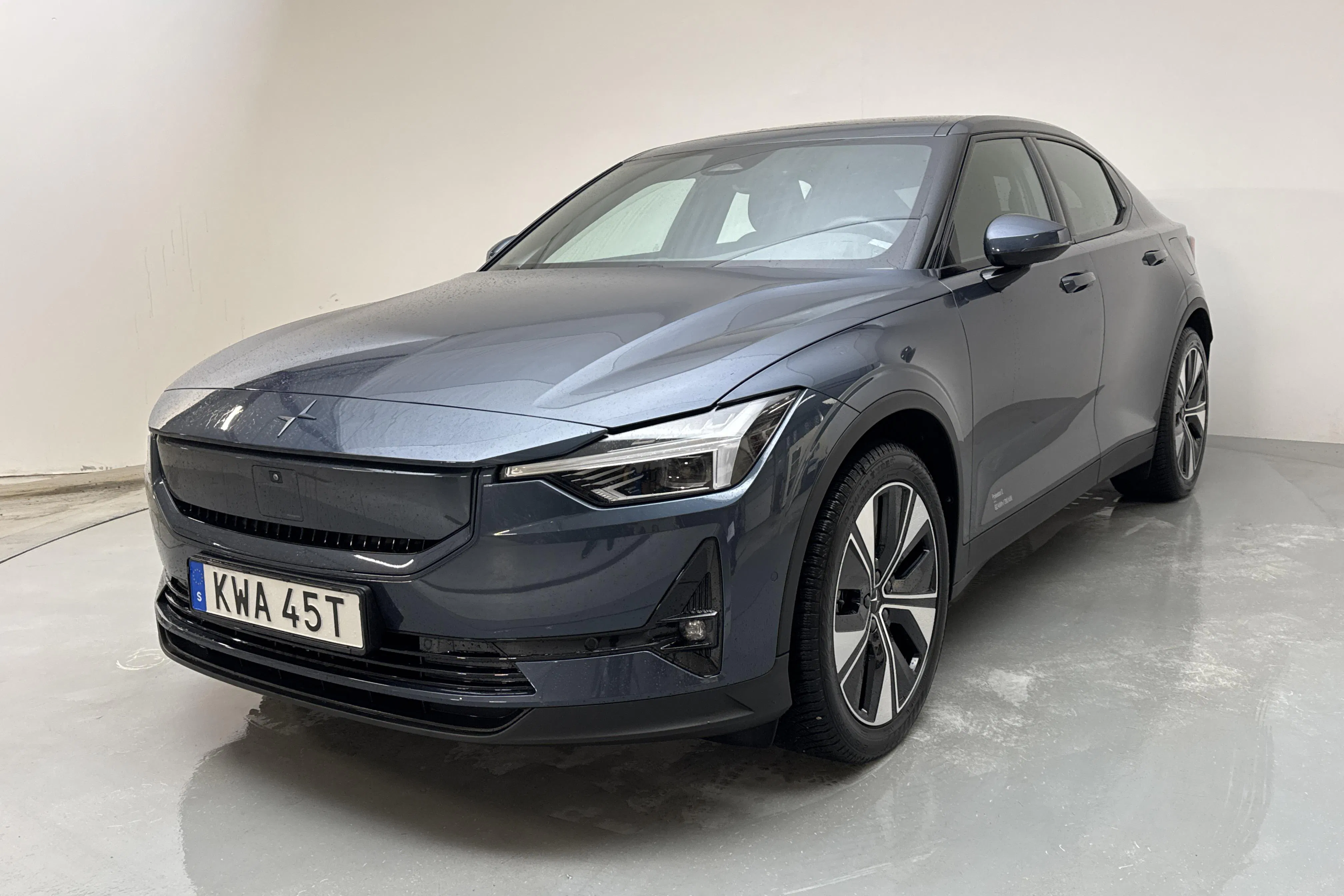Presentationsfoto 1 av 22: Polestar 2 Long range Dual motor (415hk) - 6 556 mil - Automat - Dark Blue - 2024