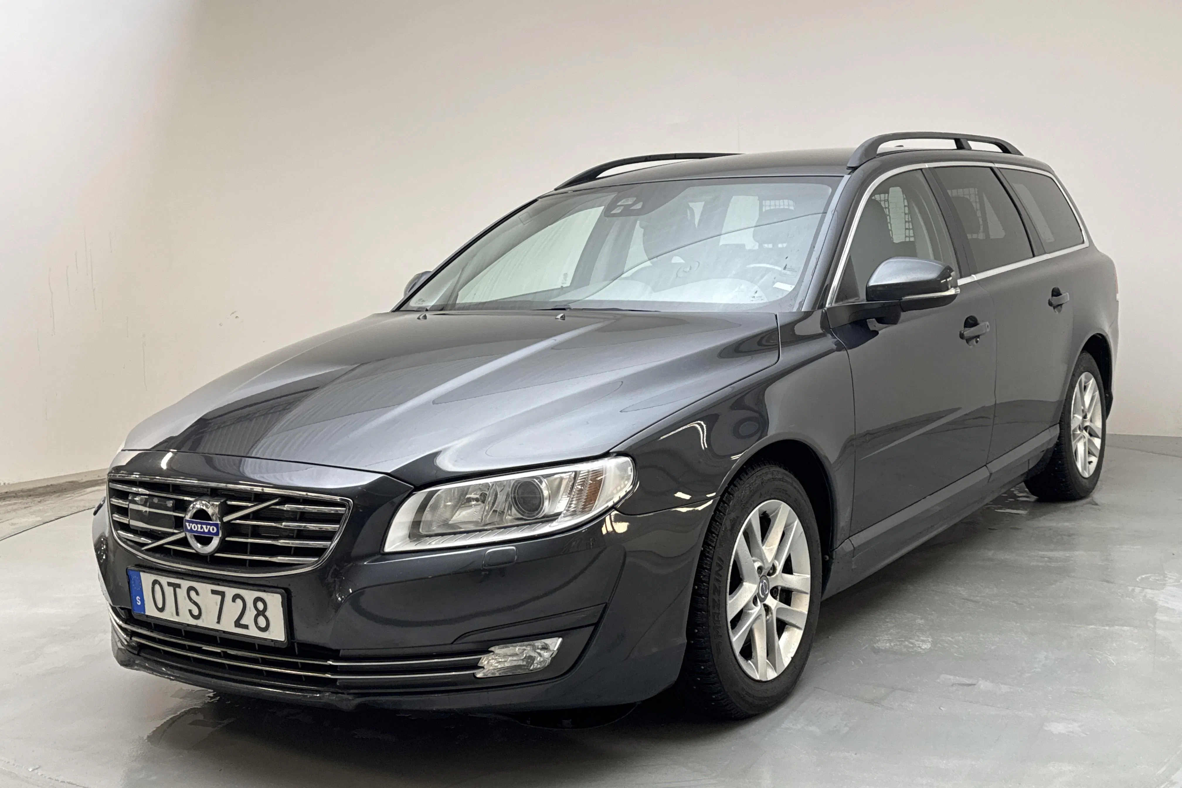 Presentationsfoto 1 av 15: Volvo V70 II D2 (115hk) - 19 348 mil - Automat - grå - 2015