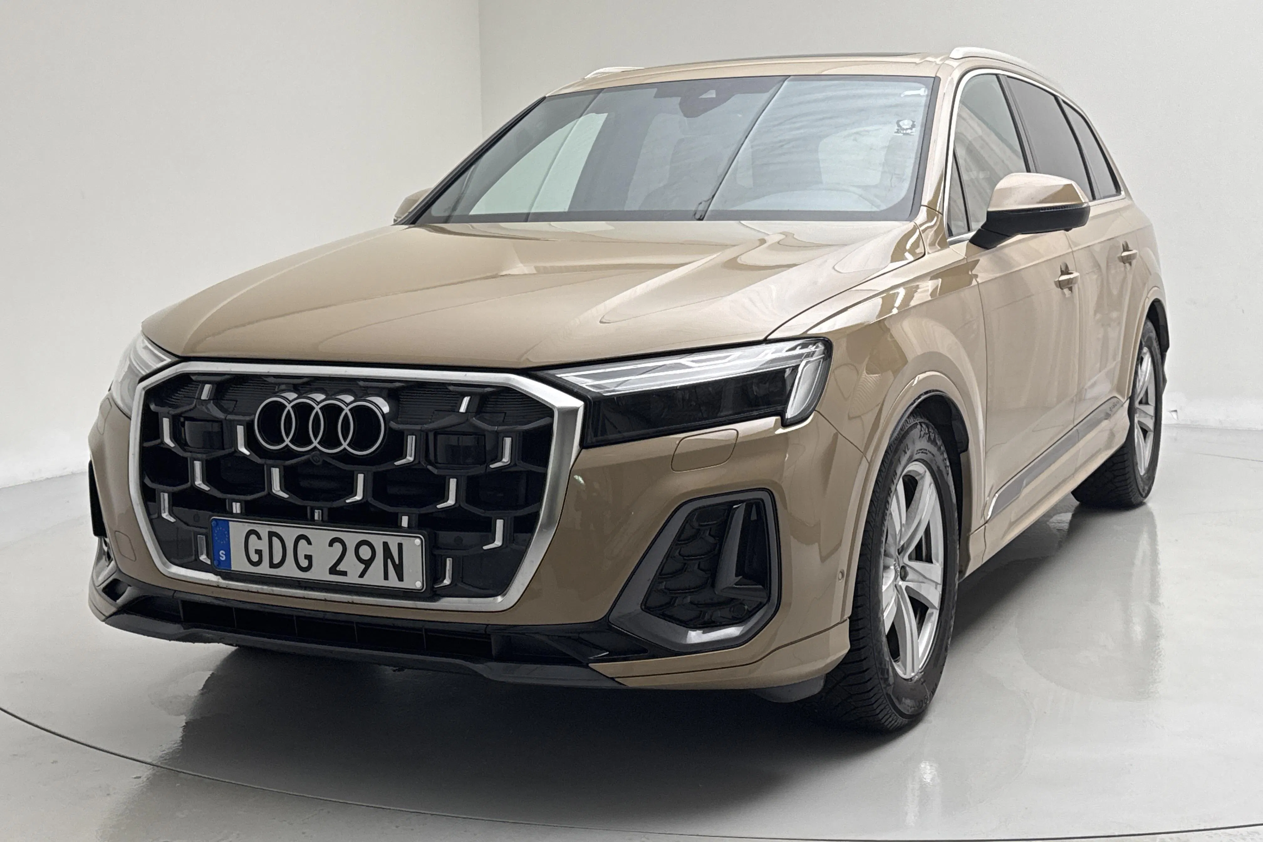 Presentationsfoto 1 av 21: Audi Q7 50 TDI quattro LCI (286hk) - 425 mil - Automat - Light Yellow - 2025