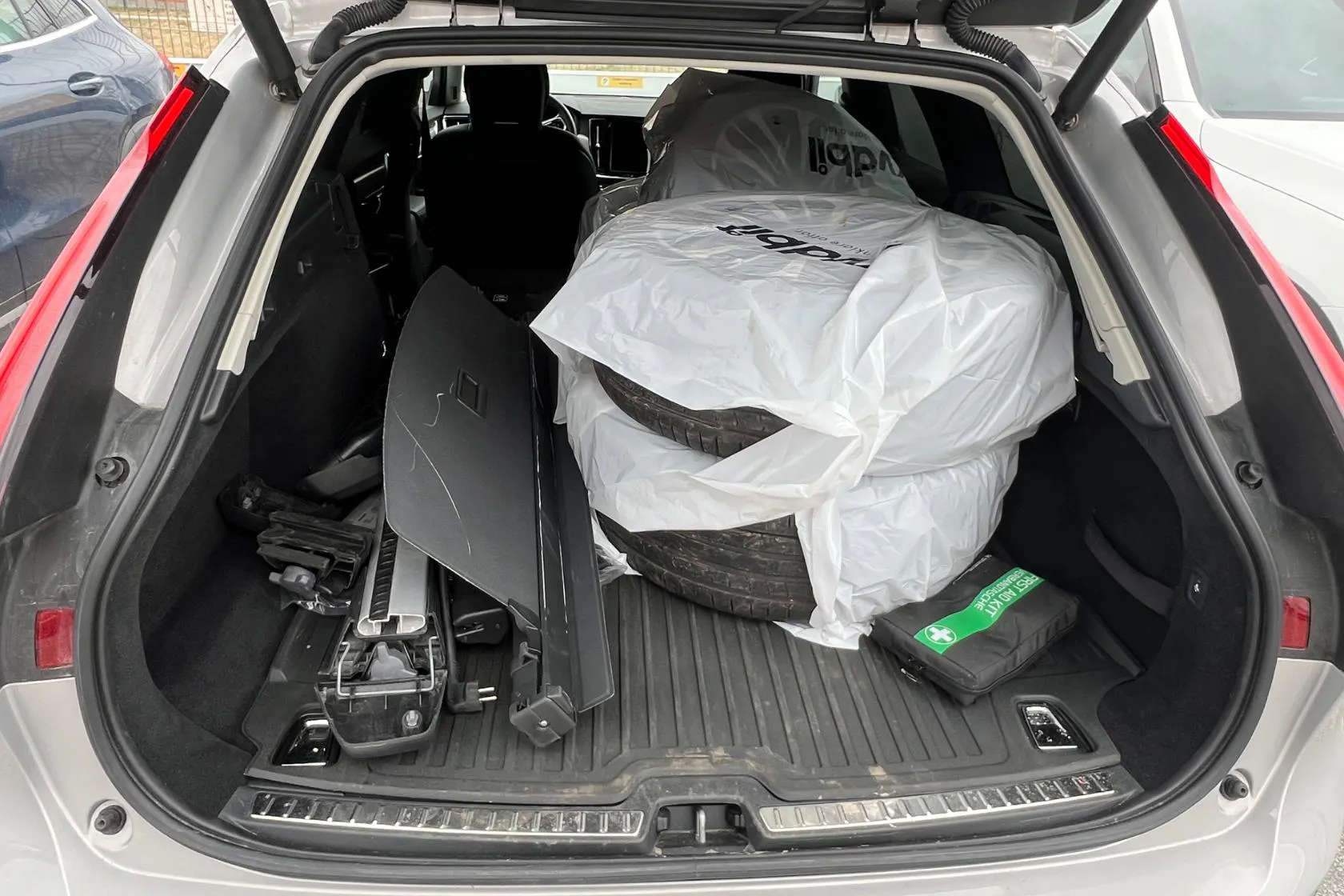 Presentationsfoto 31 av 31: Volvo V90 T6 AWD Recharge (350hk) - 4 393 mil - Automat - silver - 2023