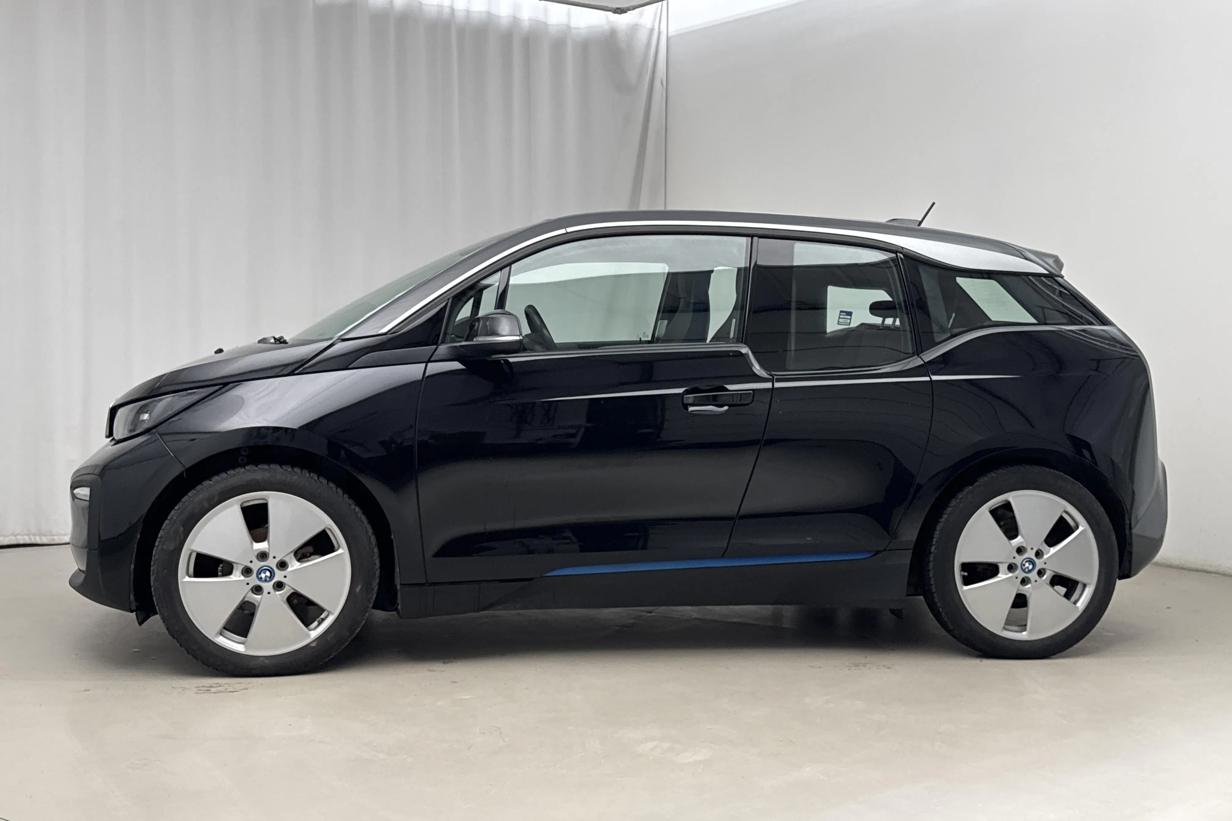 Presentationsfoto 2 av 21: BMW i3 120Ah, I01 (170hk) - 7 327 mil - Automat - svart - 2020