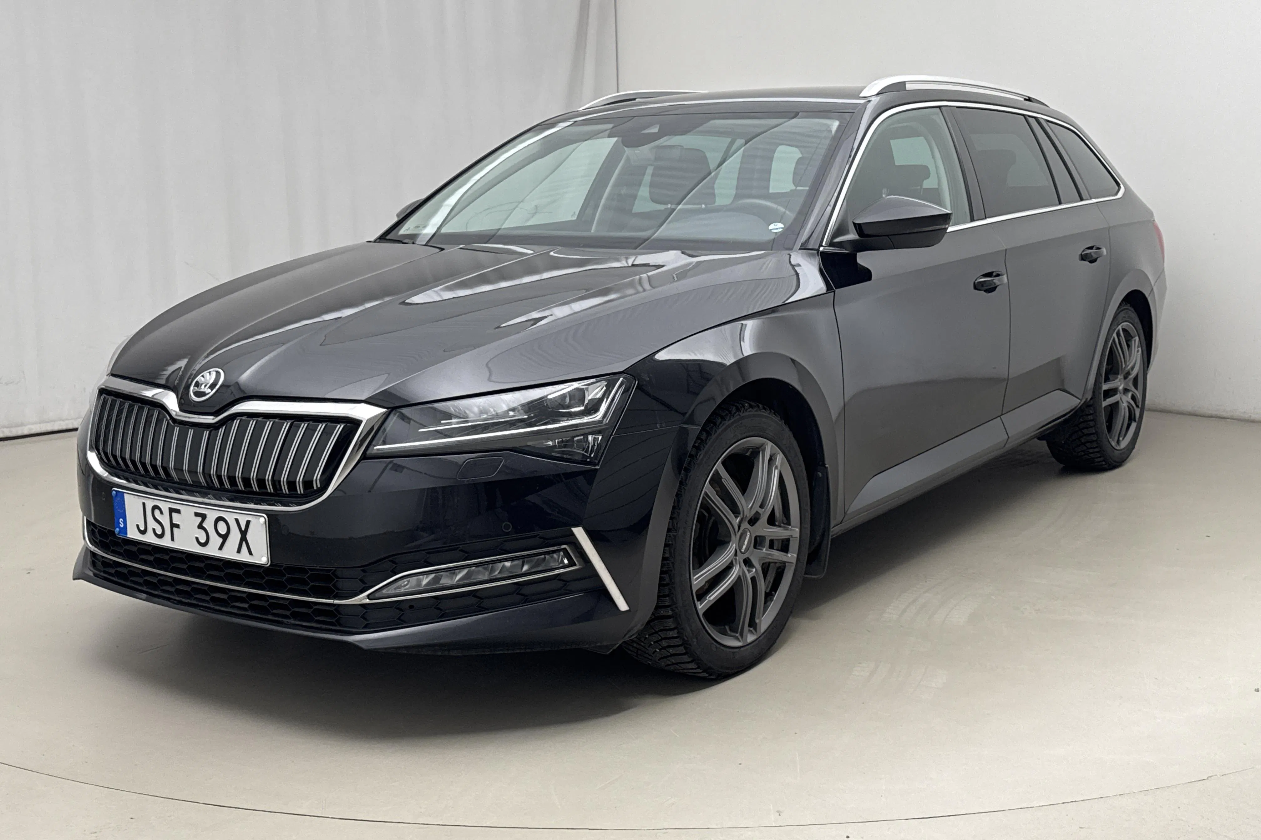 Presentation photo 1 of 21: Skoda Superb 1.4 TSI PHEV Kombi (218hk) - 154 090 km - Automatic - black - 2021
