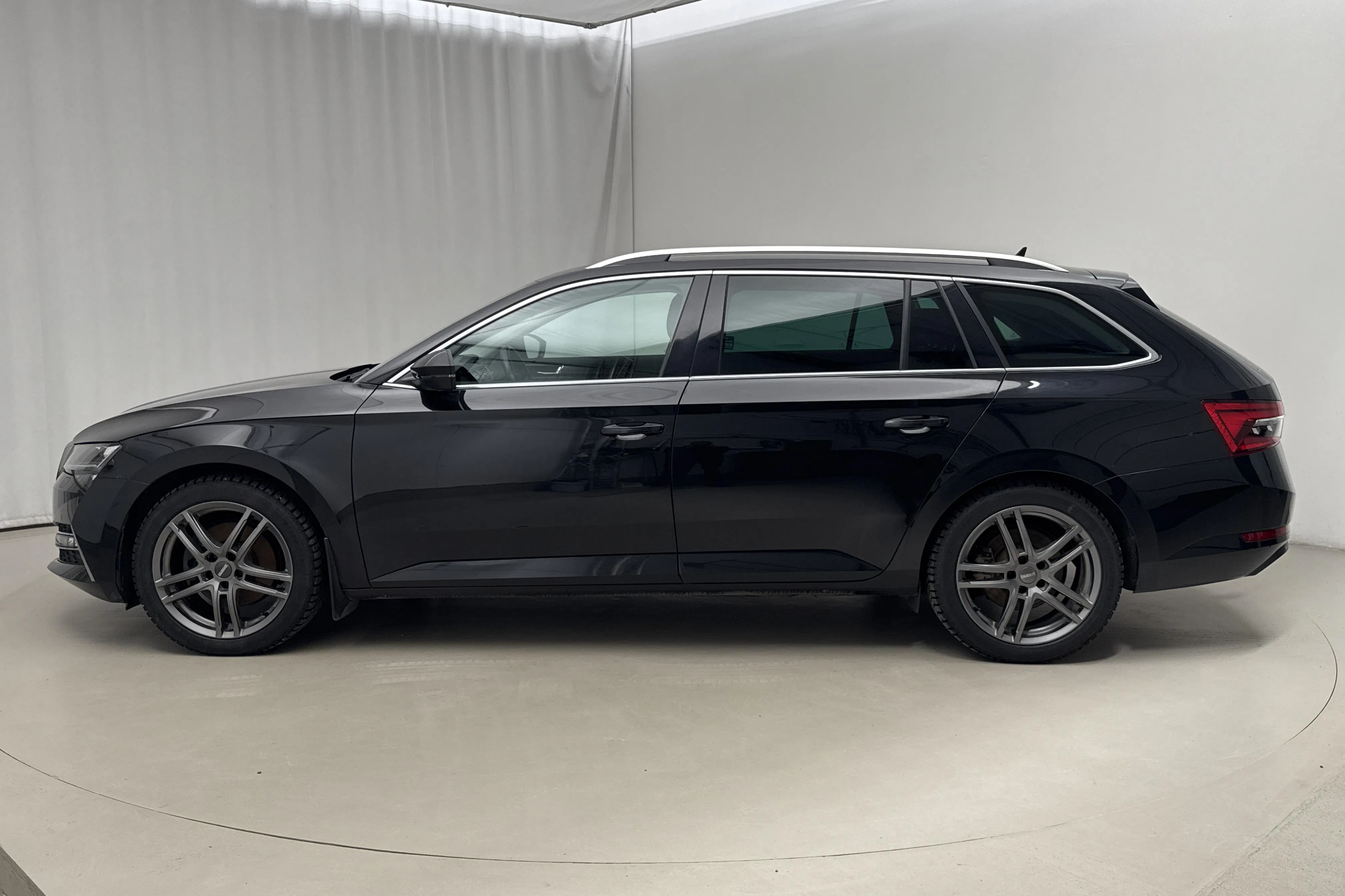 Presentation photo 2 of 21: Skoda Superb 1.4 TSI PHEV Kombi (218hk) - 154 090 km - Automatic - black - 2021