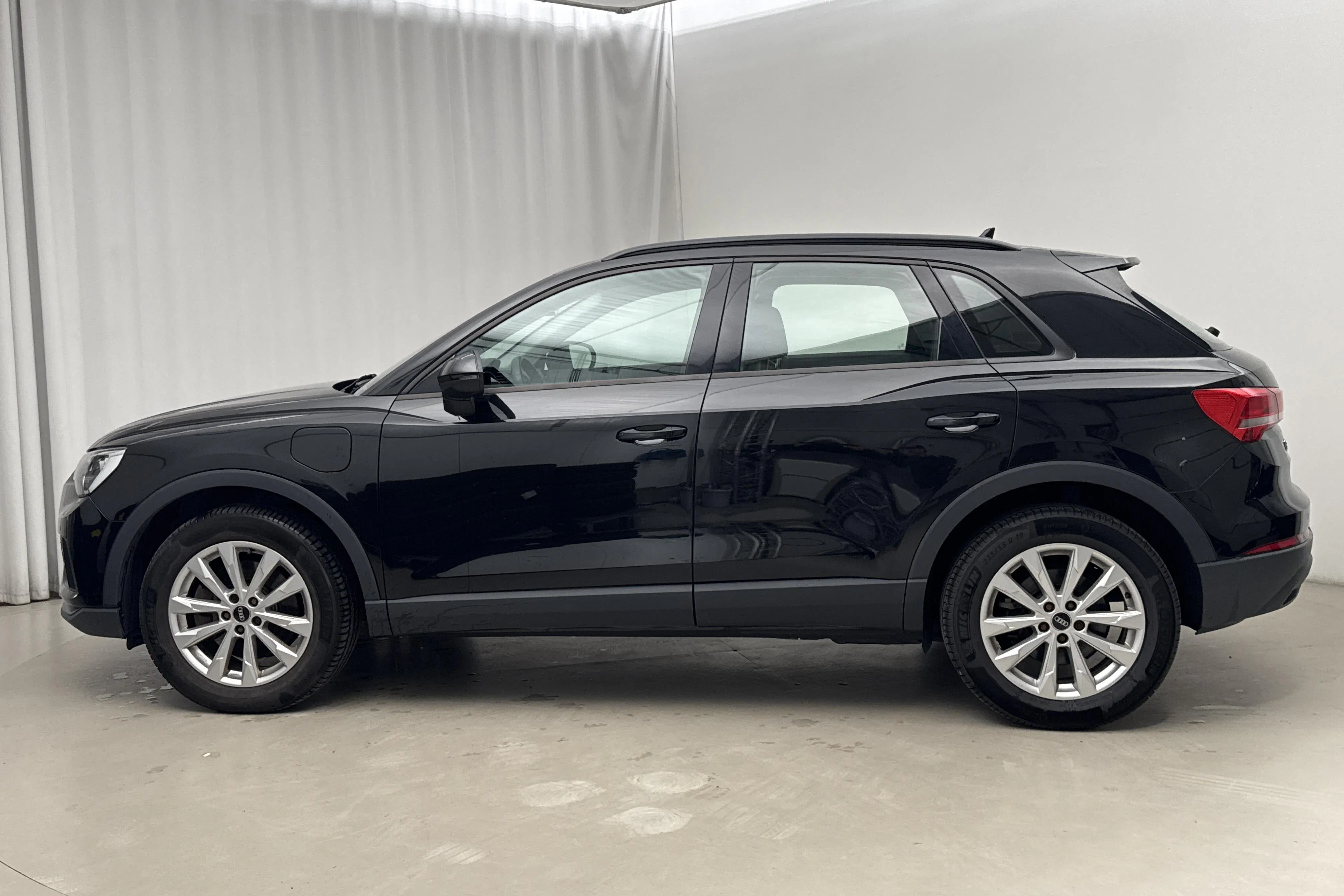 Presentationsfoto 2 av 18: Audi Q3 45 TFSI e (245hk) - 10 953 mil - Automat - svart - 2021