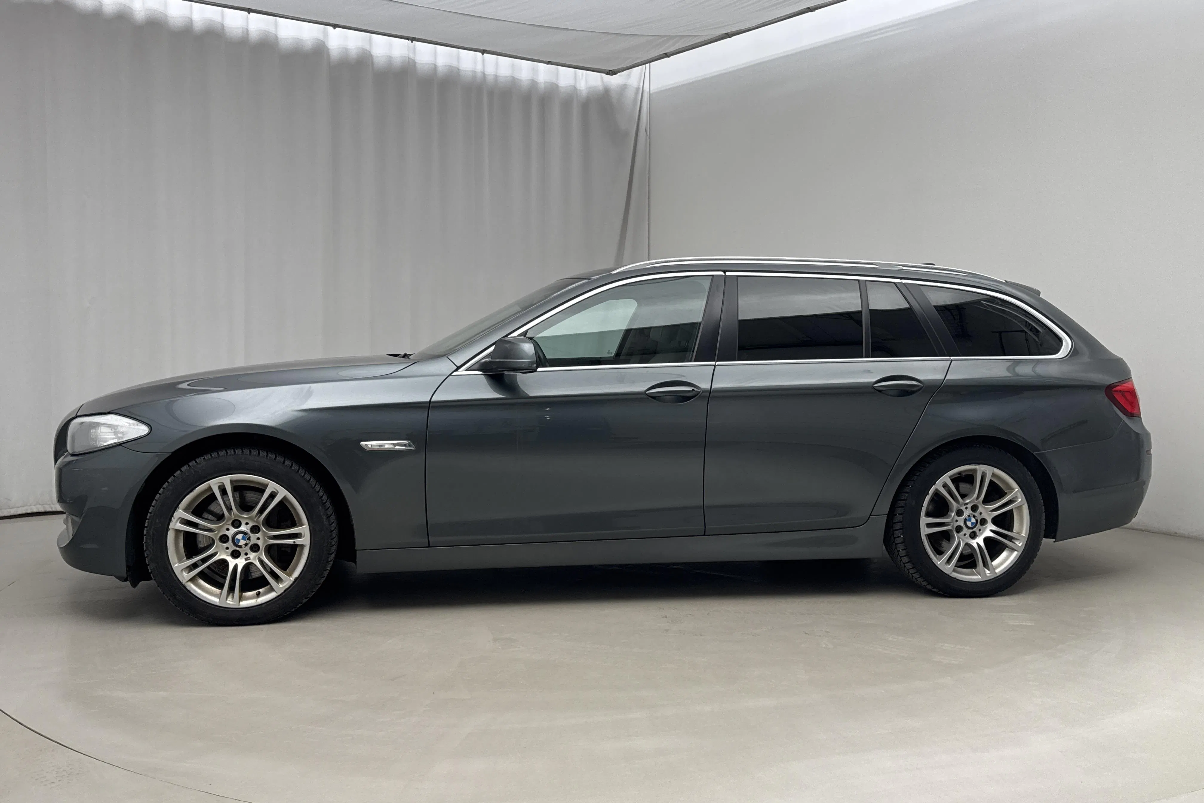 Presentation photo 2 of 20: BMW 525d xDrive Touring, F11 (218hk) - 234 570 km - Automatic - green - 2013