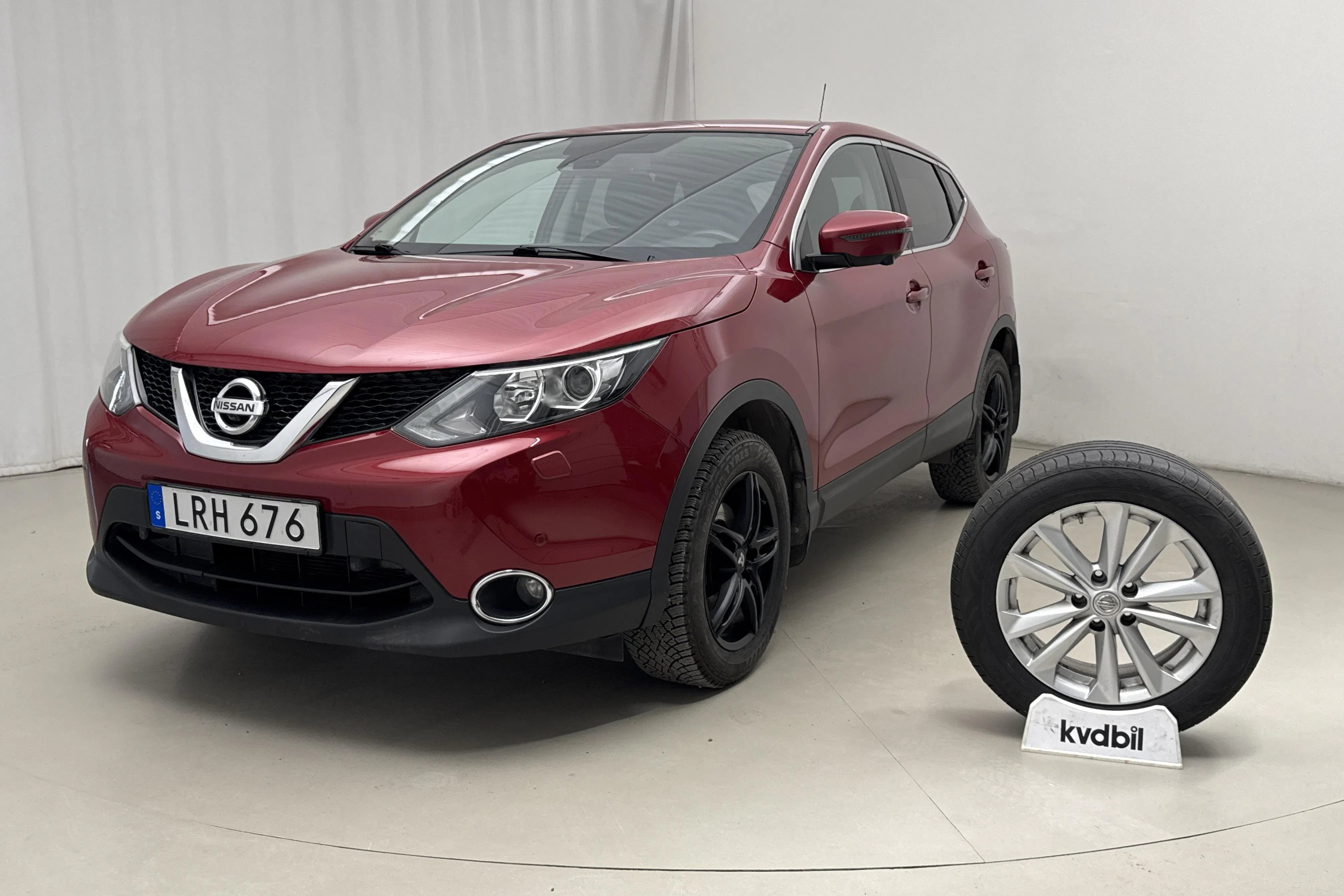 Presentation photo 1 of 17: Nissan Qashqai 1.2 (115hk) - 122 640 km - Manual - red - 2017