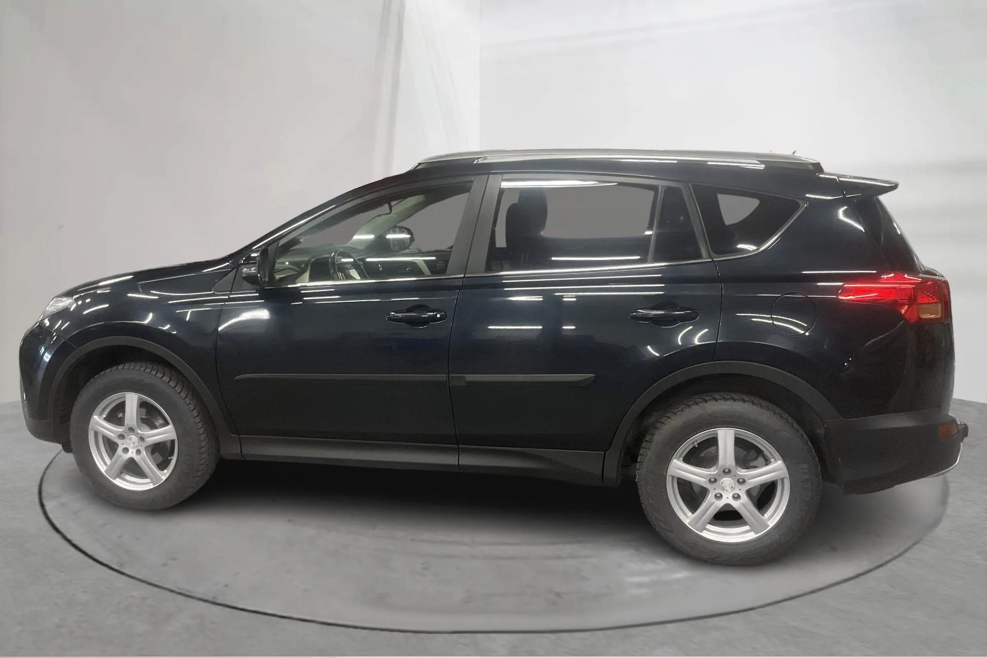 Presentation photo 2 of 17: Toyota RAV4 2.0 VVT-i (151hk) - 172 140 km - Automatic - Dark Blue - 2015