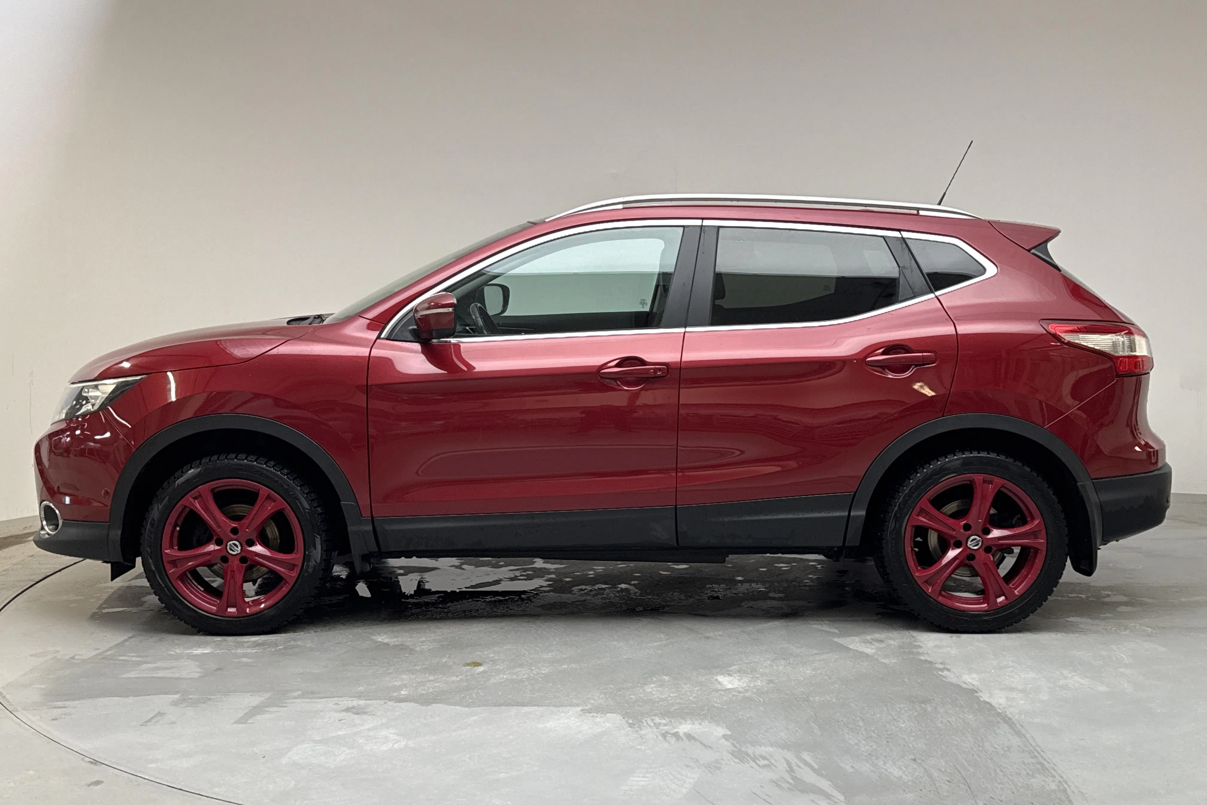 Presentation photo 2 of 16: Nissan Qashqai 1.6 dCi (130hk) - 147 720 km - Automatic - red - 2014