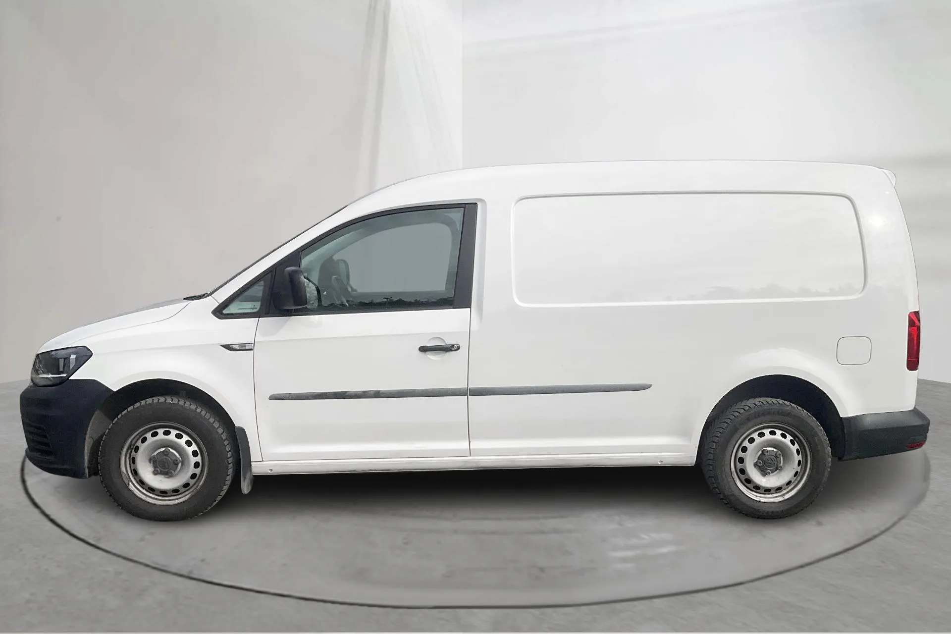 Presentationsfoto 2 av 13: VW Caddy 1.4 TGI Maxi Skåp (110hk) - 9 658 mil - Automat - vit - 2017