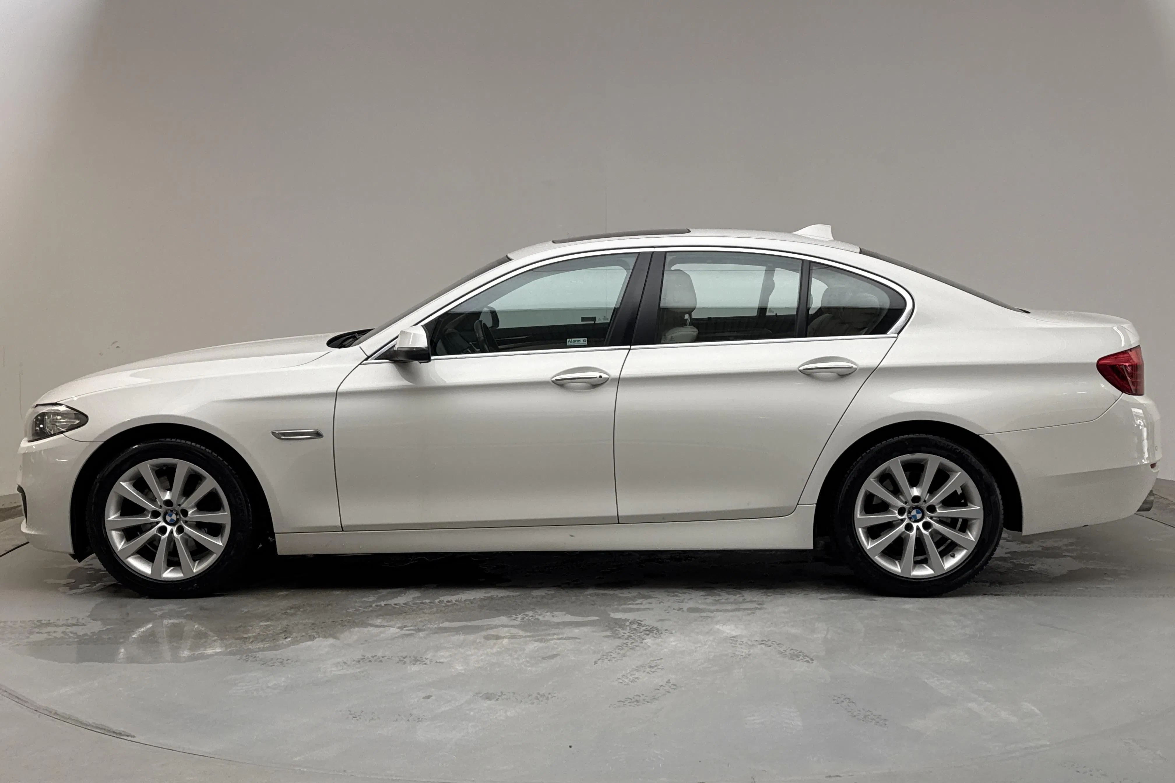 Presentation photo 2 of 15: BMW 520d xDrive Sedan, F10 (190hk) - 199 740 km - Automatic - white - 2016