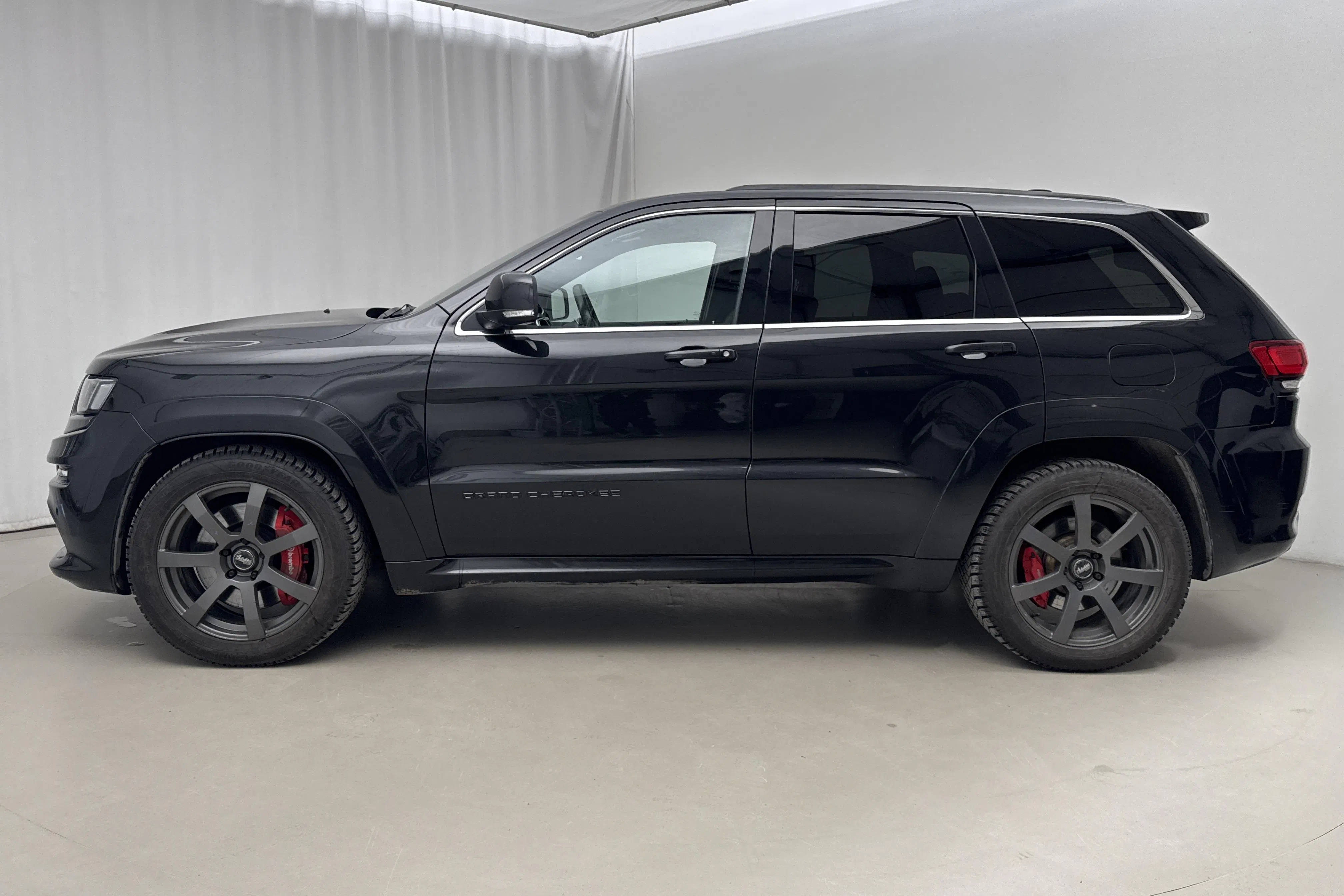 Presentation photo 2 of 19: Jeep Grand Cherokee 6.4 V8 AWD (468hk) - 147 750 km - Automatic - black - 2015