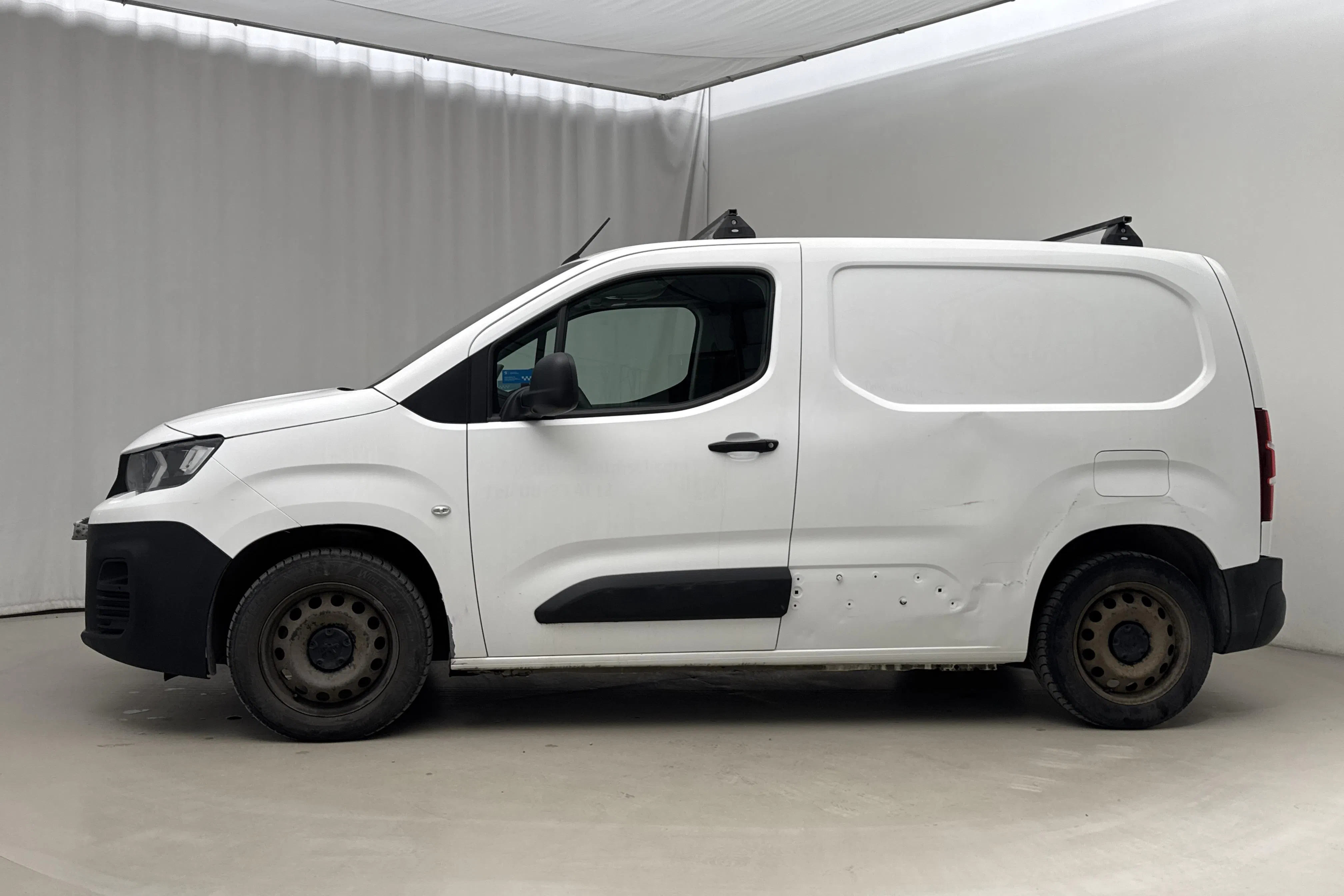 Presentationsfoto 2 av 17: Peugeot Partner 1.5 HDI Skåp (75hk) - 22 722 mil - Manuell - vit - 2020