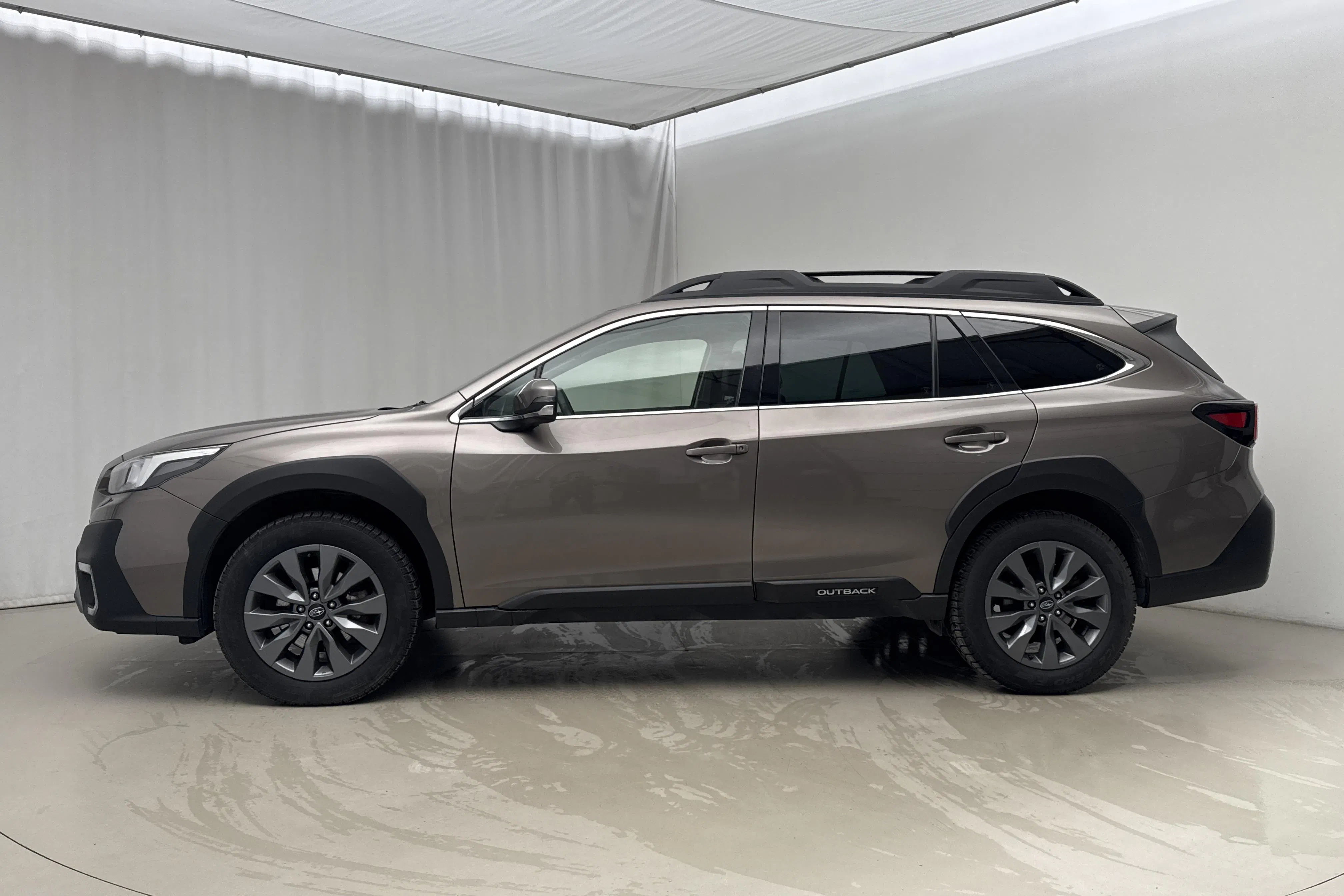 Presentationsfoto 2 av 24: Subaru Outback 2.5i XFuel 4WD (169hk) - 8 531 mil - Automat - Light Brown - 2023