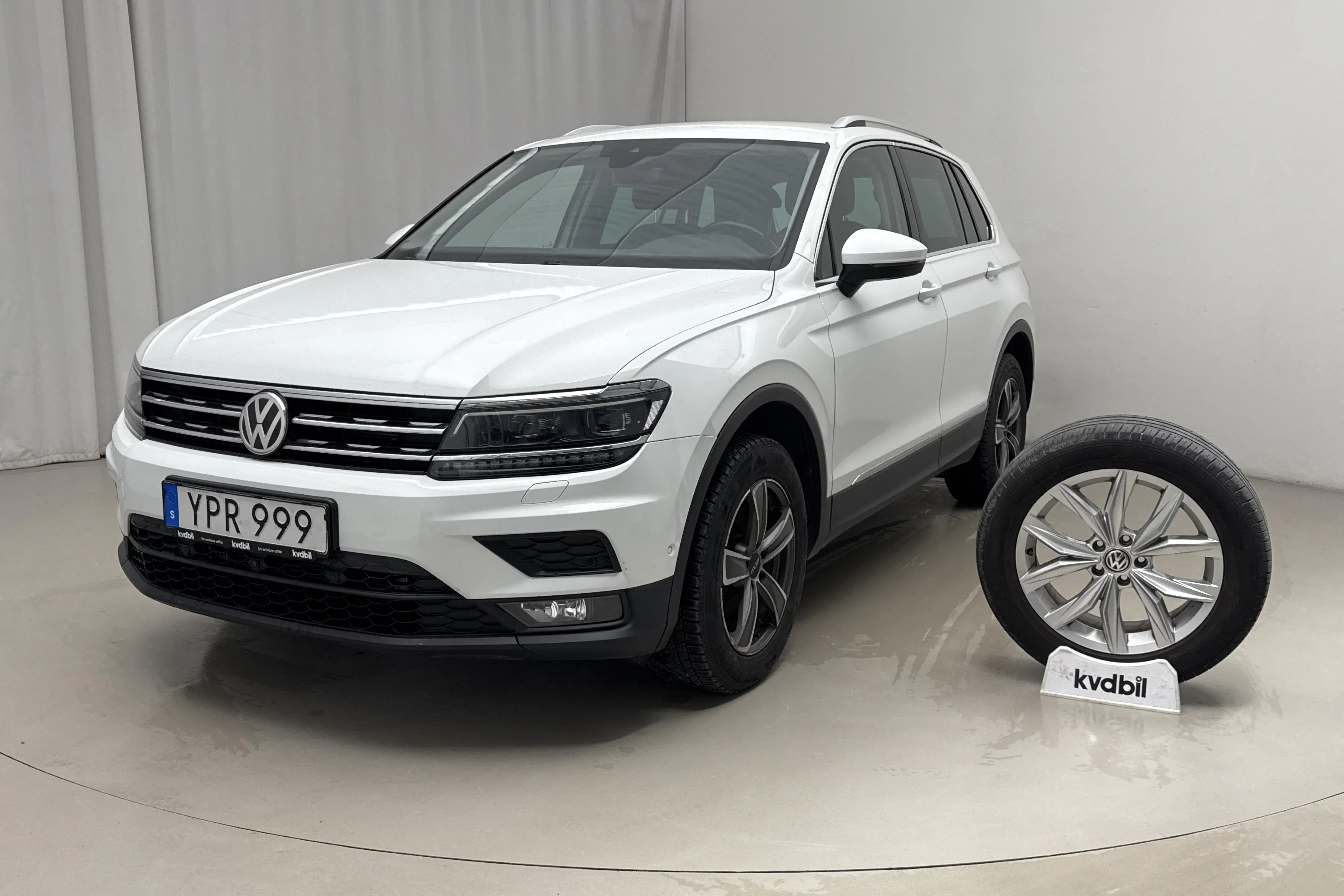 Presentationsfoto 1 av 20: VW Tiguan 2.0 TSI 4MOTION (180hk) - 13 002 mil - Automat - vit - 2018