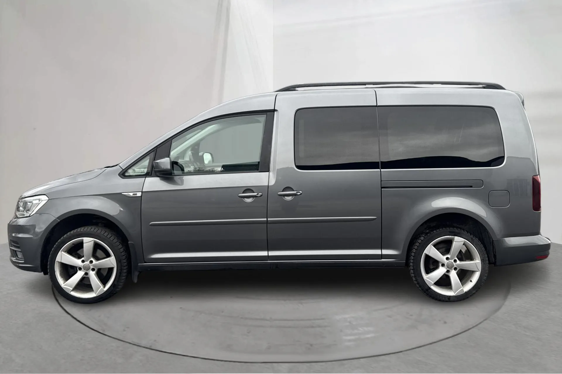 Presentationsfoto 2 av 17: VW Caddy Maxi Life 2.0 TDI 4MOTION (150hk) - 19 630 mil - Automat - Light Grey - 2018