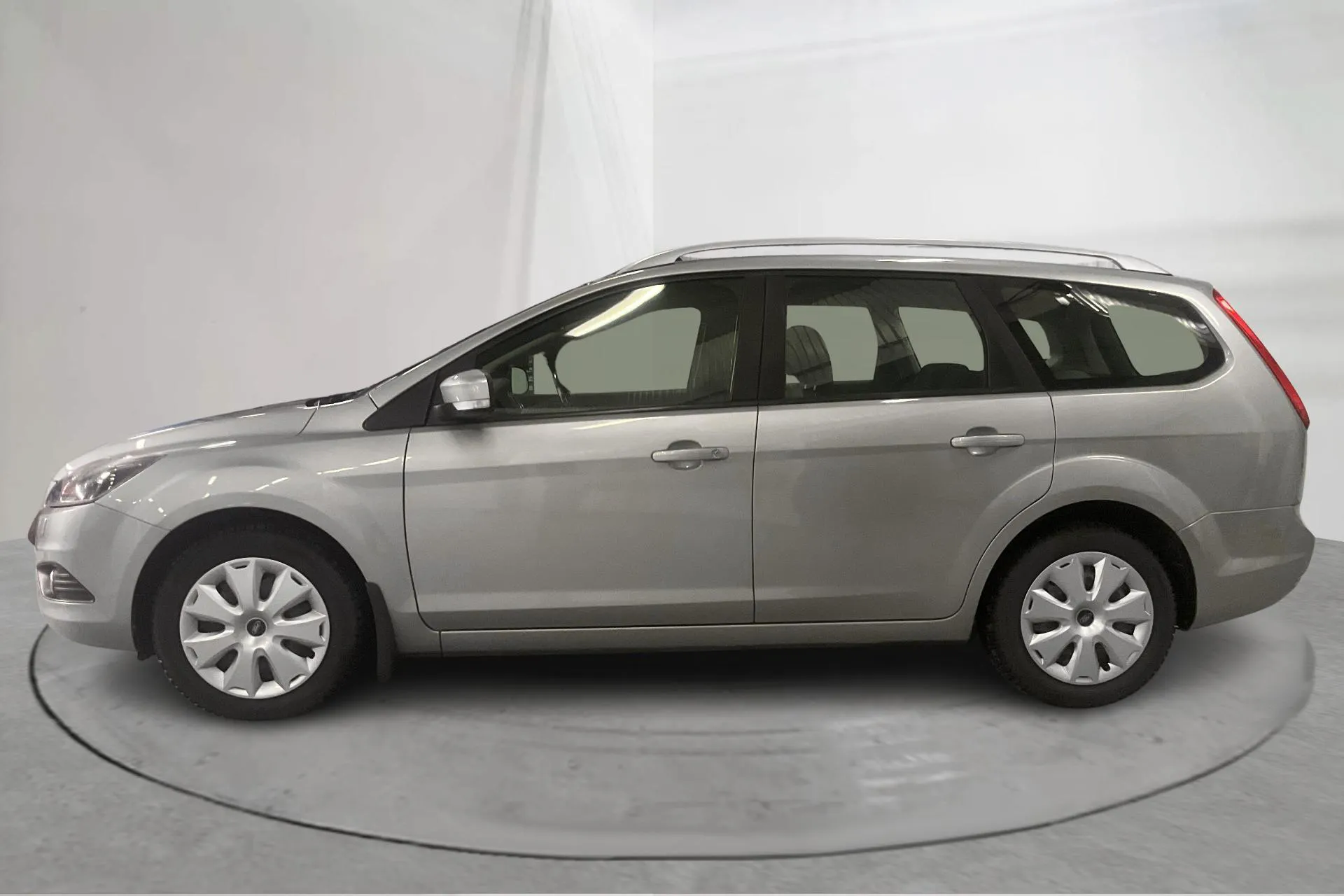 Presentation photo 2 of 14: Ford Focus 1.6 TDCi Kombi (109hk) - 128 980 km - Manual - gray - 2010