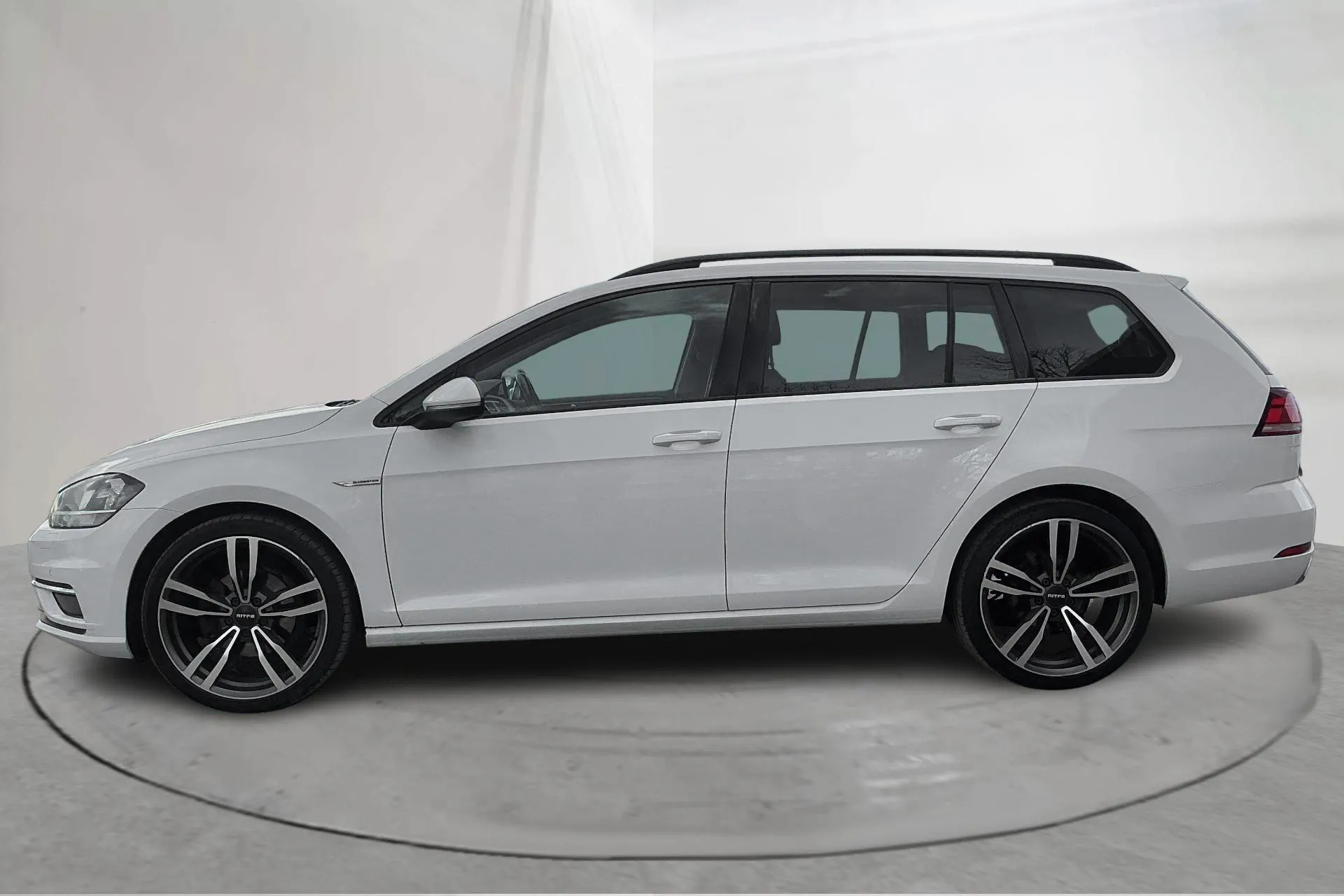 Presentation photo 2 of 15: VW Golf VII 1.4 TGI BlueMotion Sportscombi (110hk) - 173 500 km - Automatic - white - 2018