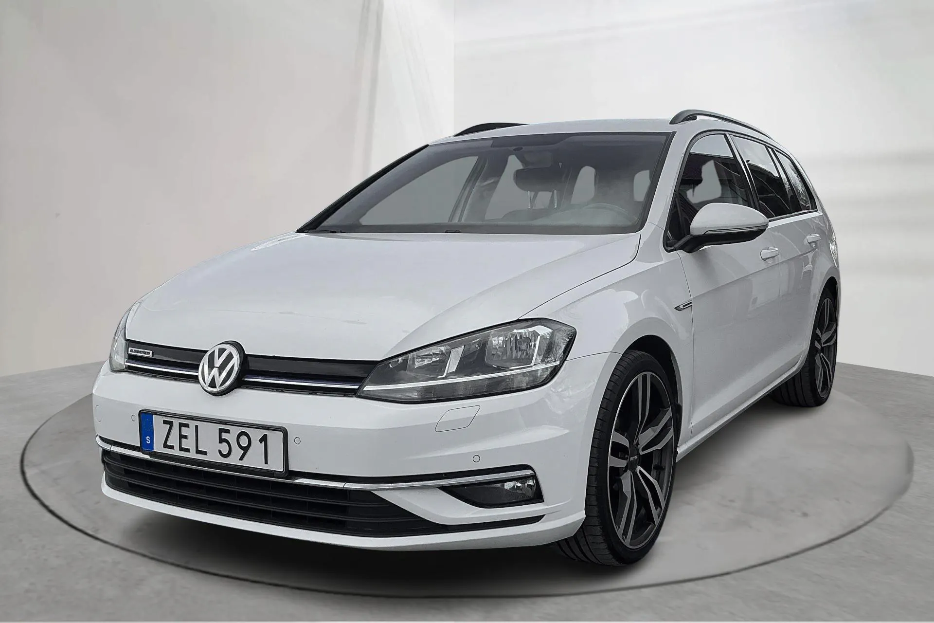 Presentation photo 1 of 15: VW Golf VII 1.4 TGI BlueMotion Sportscombi (110hk) - 173 500 km - Automatic - white - 2018