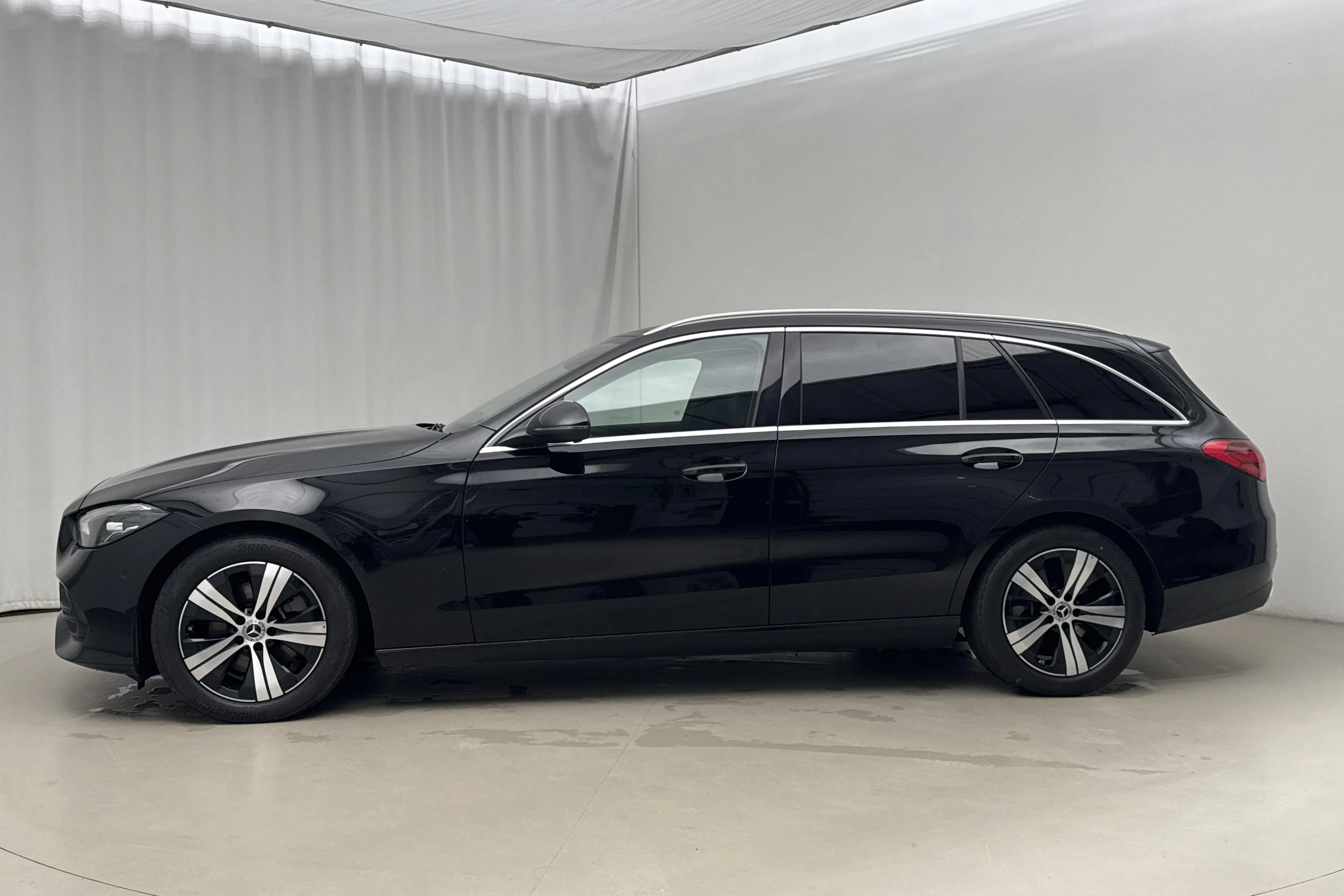 Presentationsfoto 2 av 21: Mercedes C 220 d Kombi 4Matic S206 (200hk) - 13 216 mil - Automat - svart - 2023