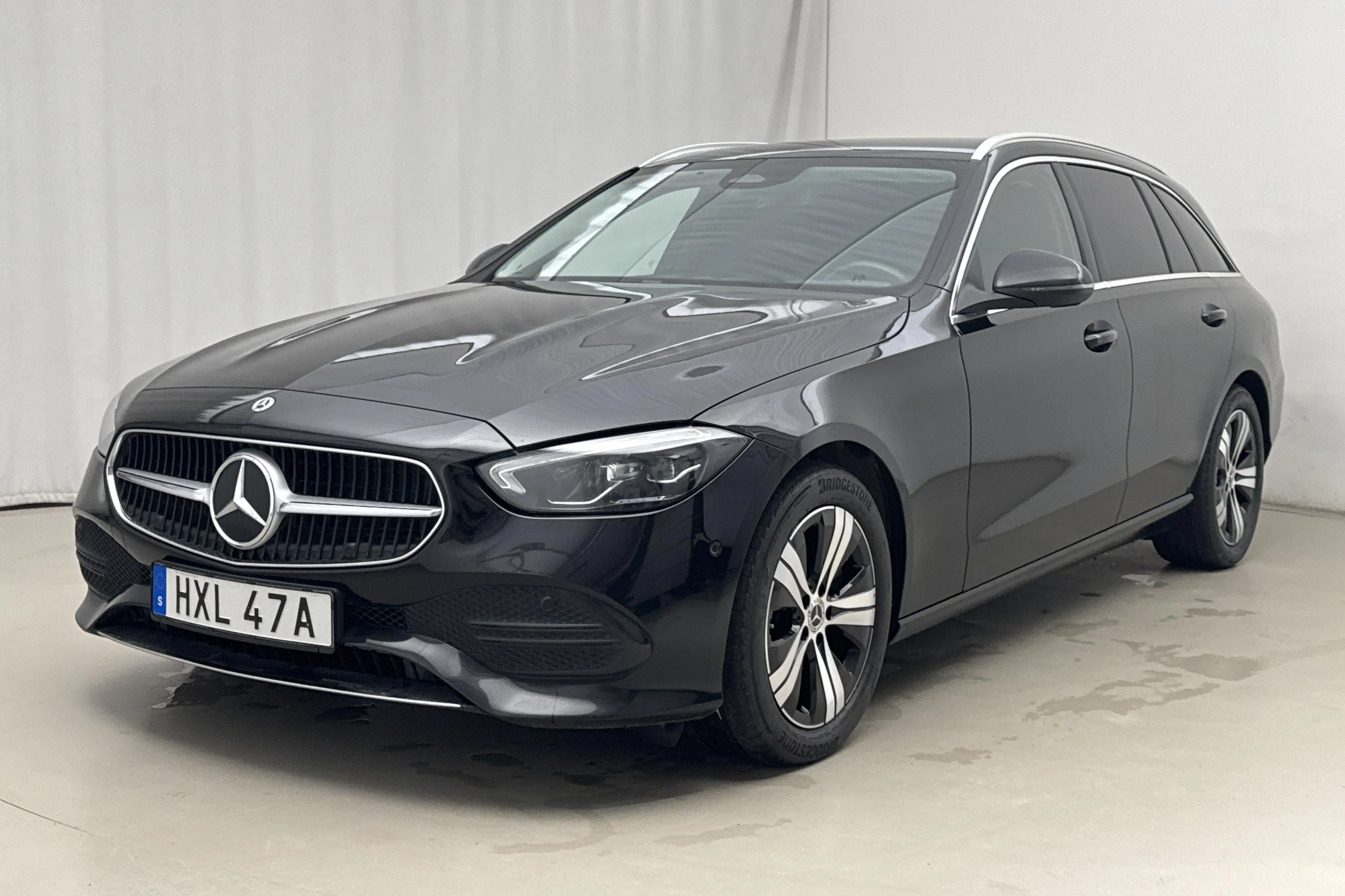 Presentationsfoto 1 av 21: Mercedes C 220 d Kombi 4Matic S206 (200hk) - 13 216 mil - Automat - svart - 2023