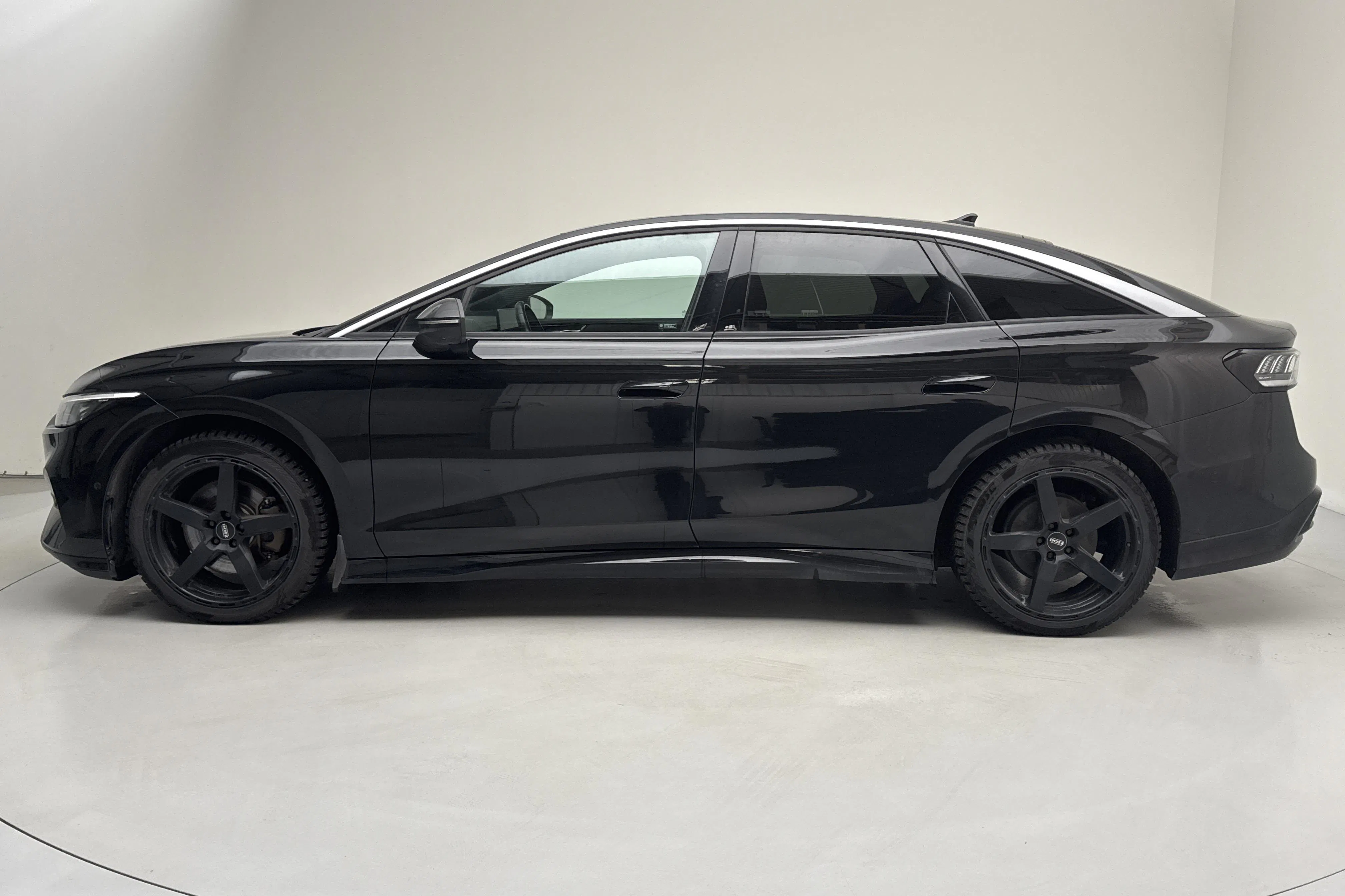 Presentation photo 2 of 20: VW ID.7 77kWh (286hk) - 114 350 km - Automatic - black - 2024