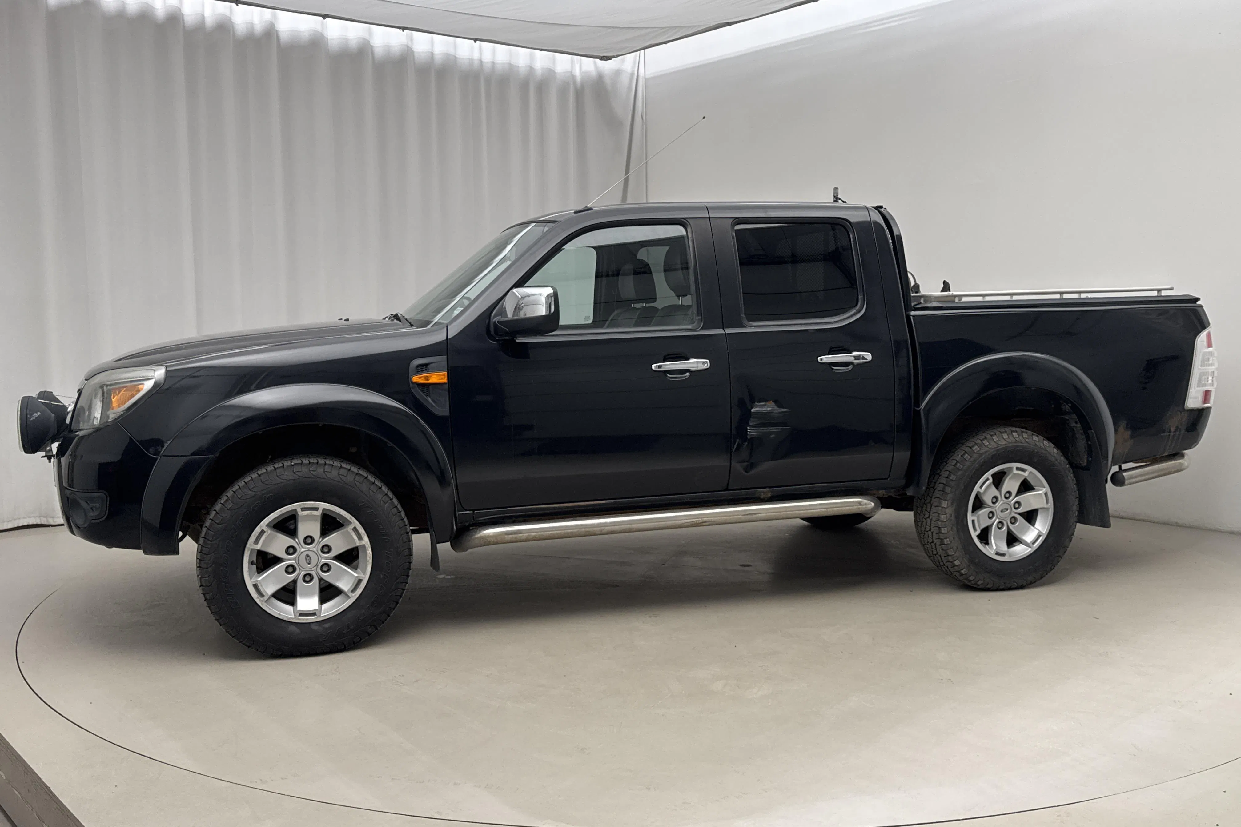 Presentationsfoto 2 av 11: Ford Ranger 2.5 TDCi 4WD (143hk) - 8 586 mil - Automat - svart - 2011