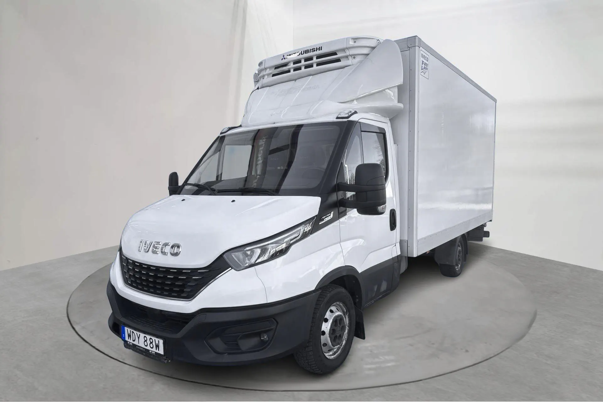 Presentationsfoto 1 av 21: Iveco Daily 35 2.3 Volymskåp (156hk) - 31 265 mil - Automat - vit - 2020