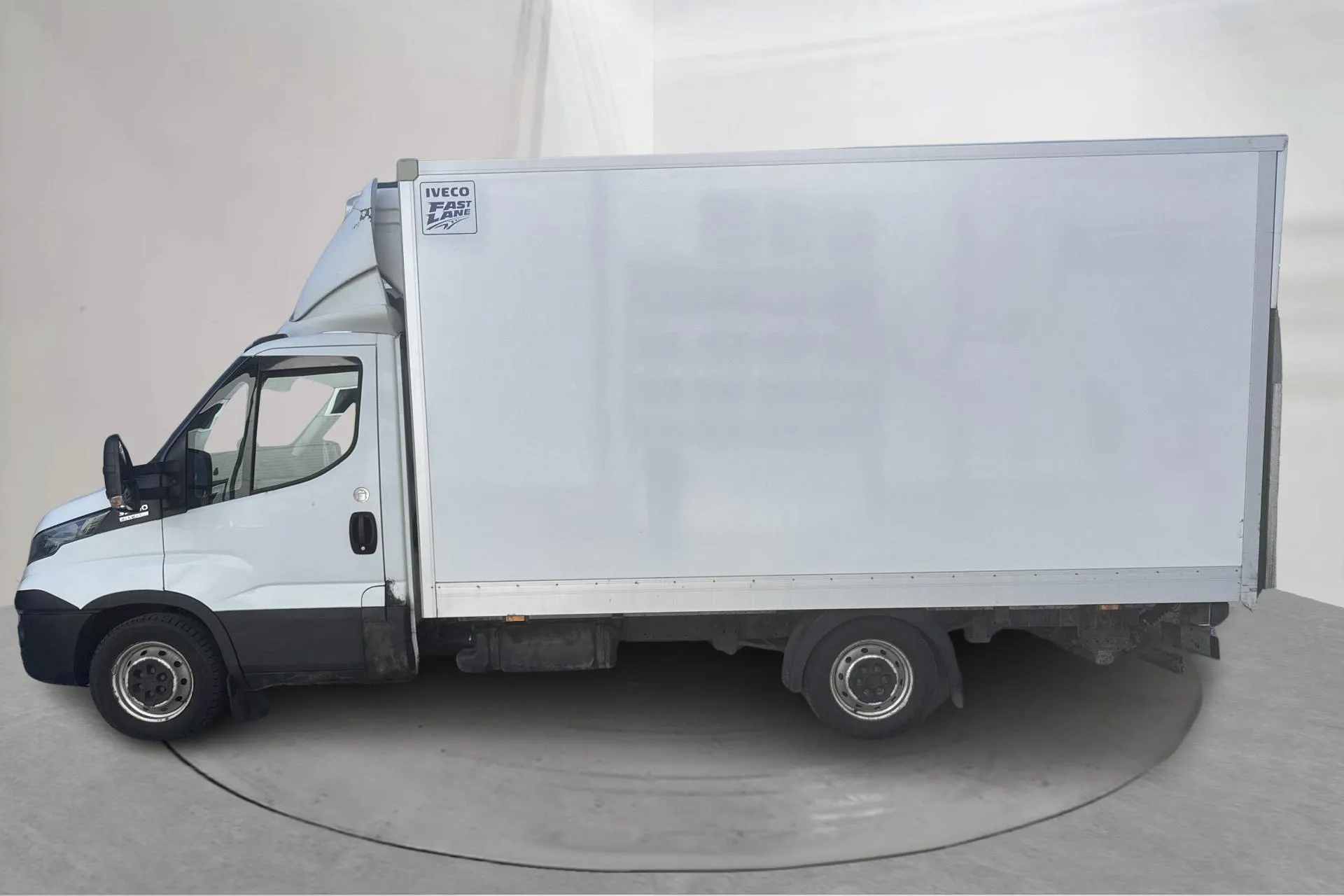 Zdjęcie prezentacyjne 2 z 23: Iveco Daily 35 2.3 (156hk) - 499 830 km - Automatyczna - biały - 2018