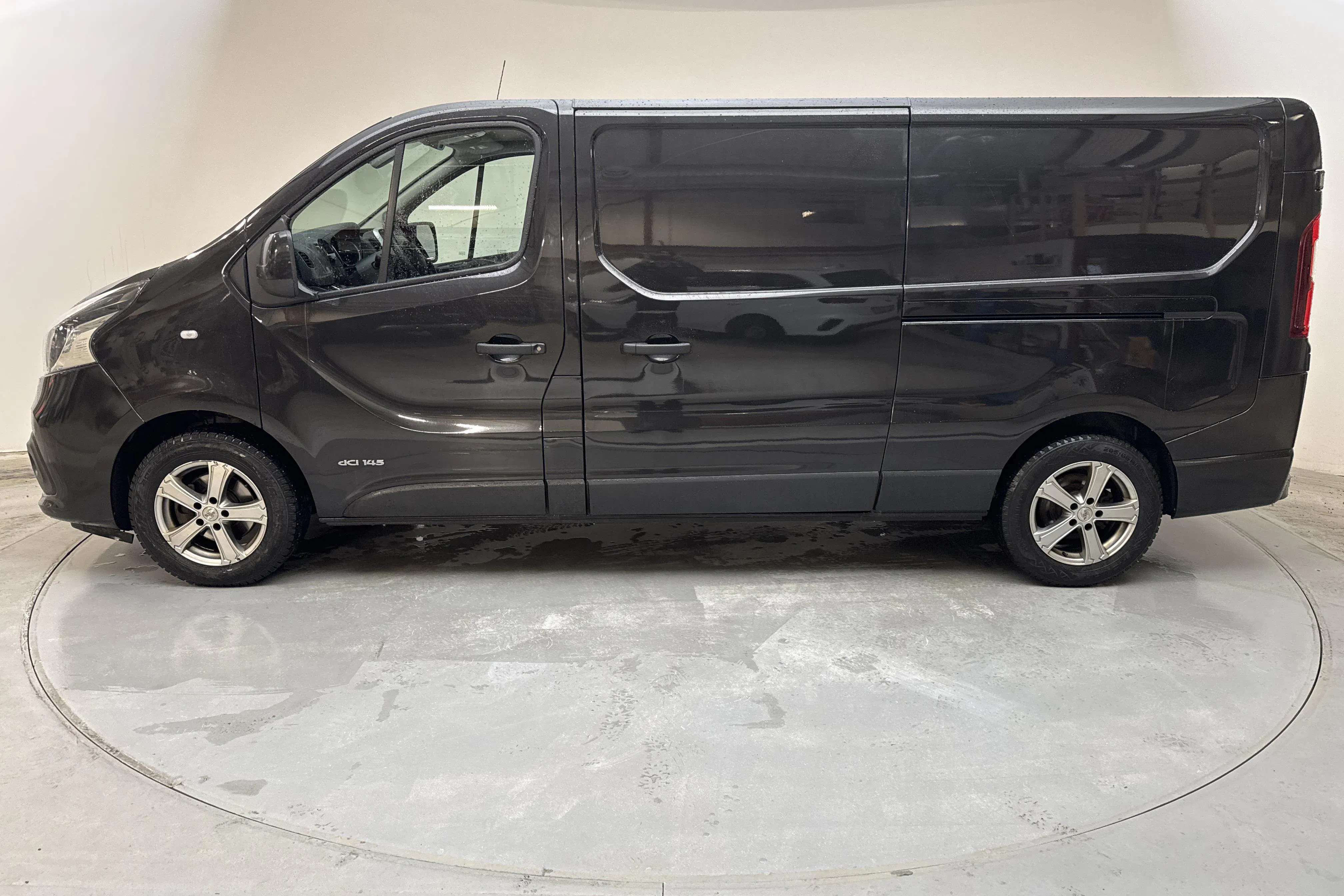 Presentationsfoto 2 av 13: Nissan NV300 1.6 dCi (145hk) - 19 916 mil - Manuell - svart - 2021