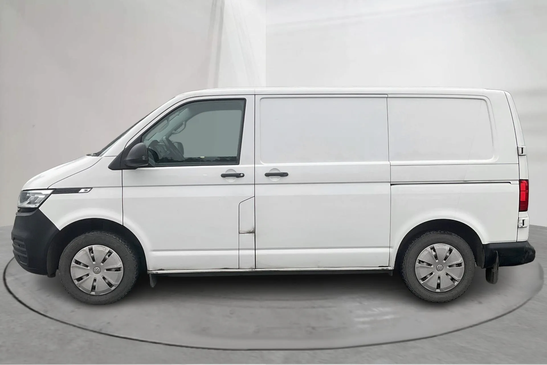 Presentationsfoto 2 av 15: VW Transporter T6.1 Skåp TDI (150hk) - 7 251 mil - Automat - vit - 2023