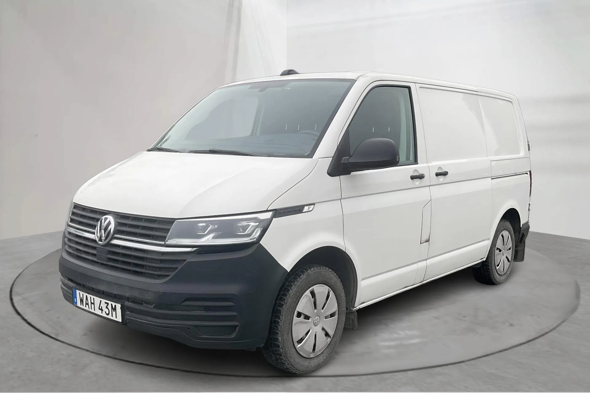 Presentationsfoto 1 av 15: VW Transporter T6.1 Skåp TDI (150hk) - 7 251 mil - Automat - vit - 2023