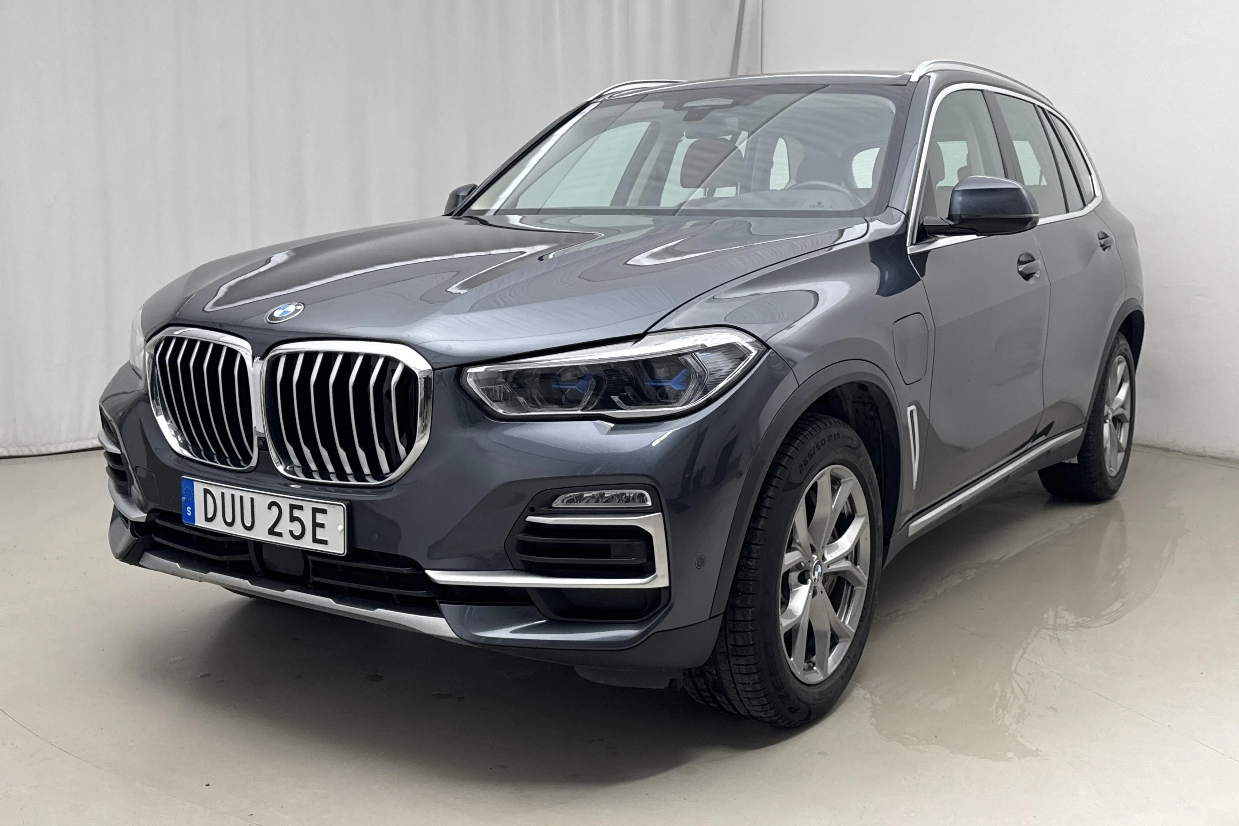 Presentation photo 1 of 20: BMW X5 xDrive45e, G05 (394hk) - 84 290 km - Automatic - gray - 2020