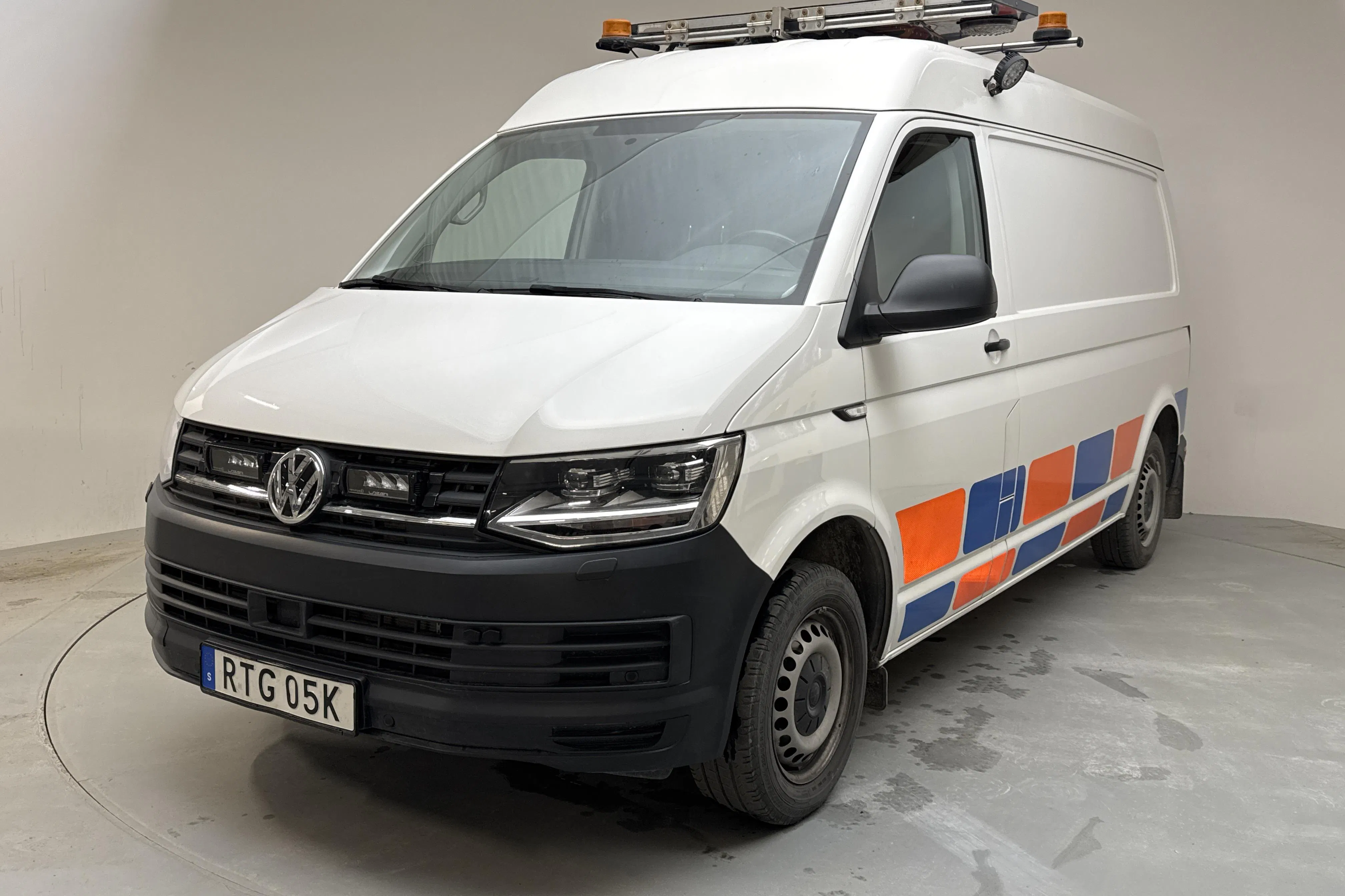 Presentationsfoto 1 av 12: VW Transporter T6 2.0 TDI BMT Skåp 4MOTION (150hk) - 8 244 mil - Automat - vit - 2019