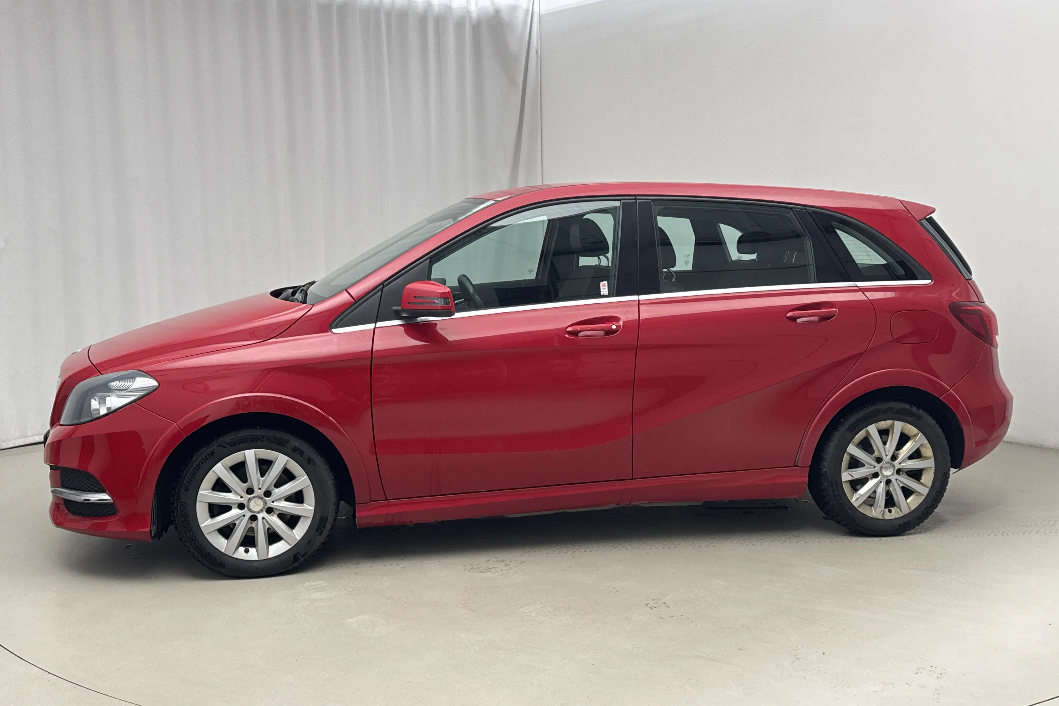 Presentationsfoto 2 av 14: Mercedes B 200 c W242 (156hk) - 37 074 mil - Automat - röd - 2015