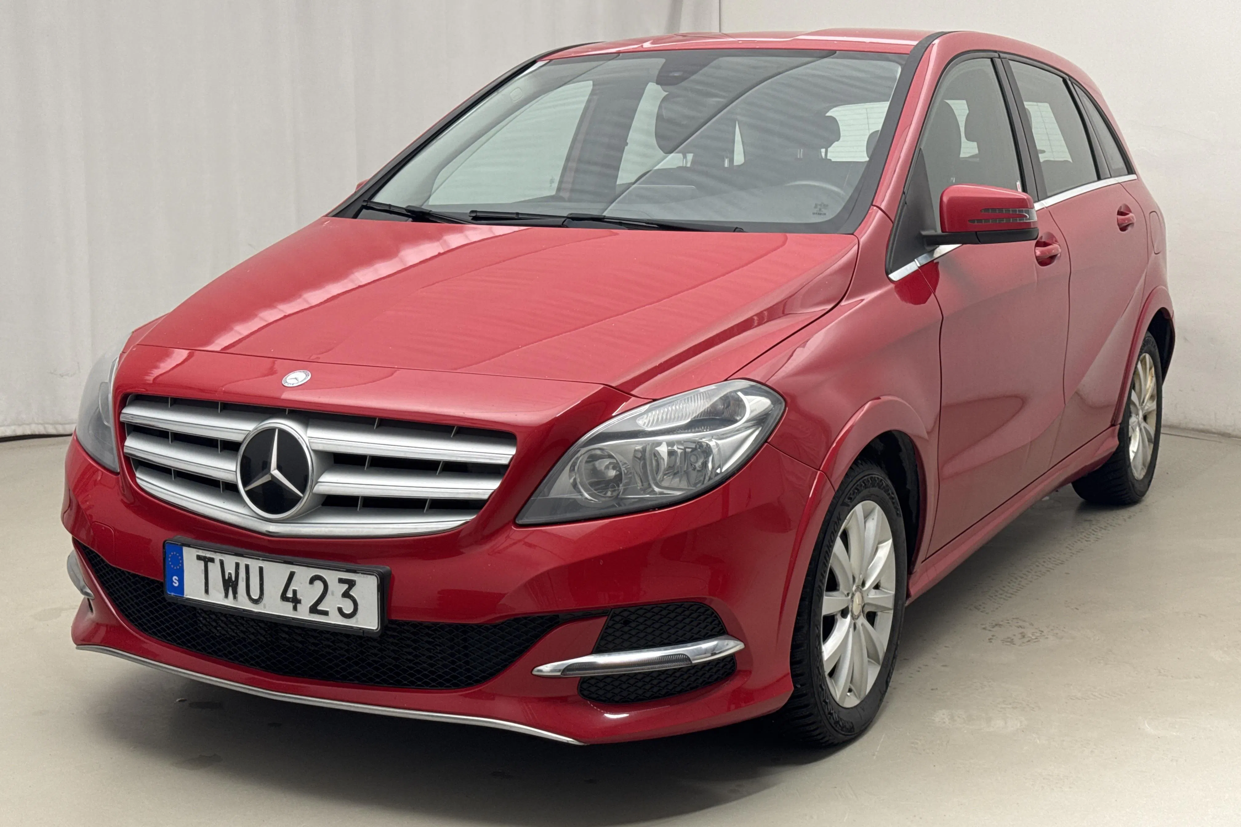 Presentationsfoto 1 av 14: Mercedes B 200 c W242 (156hk) - 37 074 mil - Automat - röd - 2015